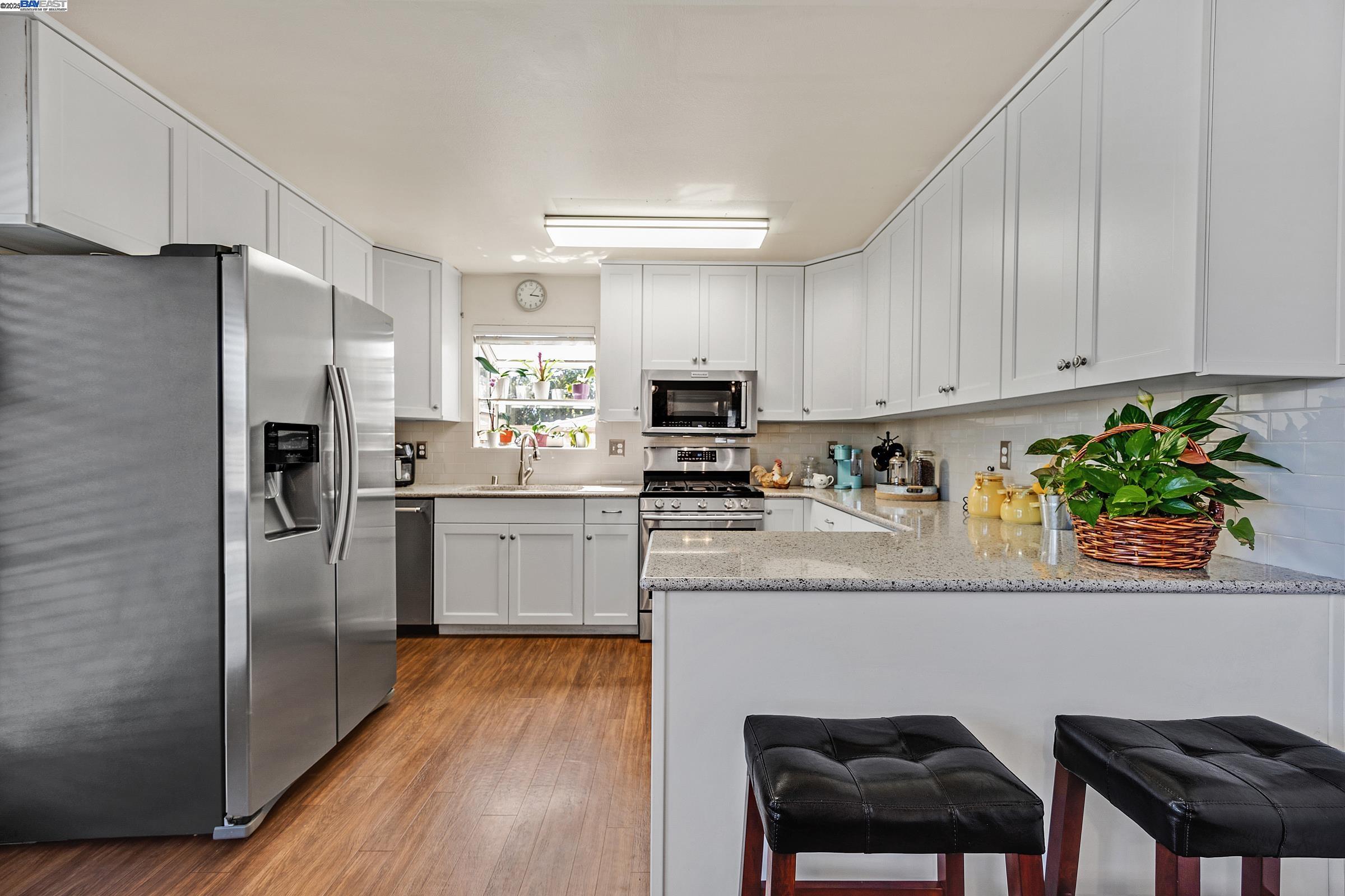Detail Gallery Image 8 of 26 For 967 Miranda Way, Livermore,  CA 94550 - 4 Beds | 2 Baths