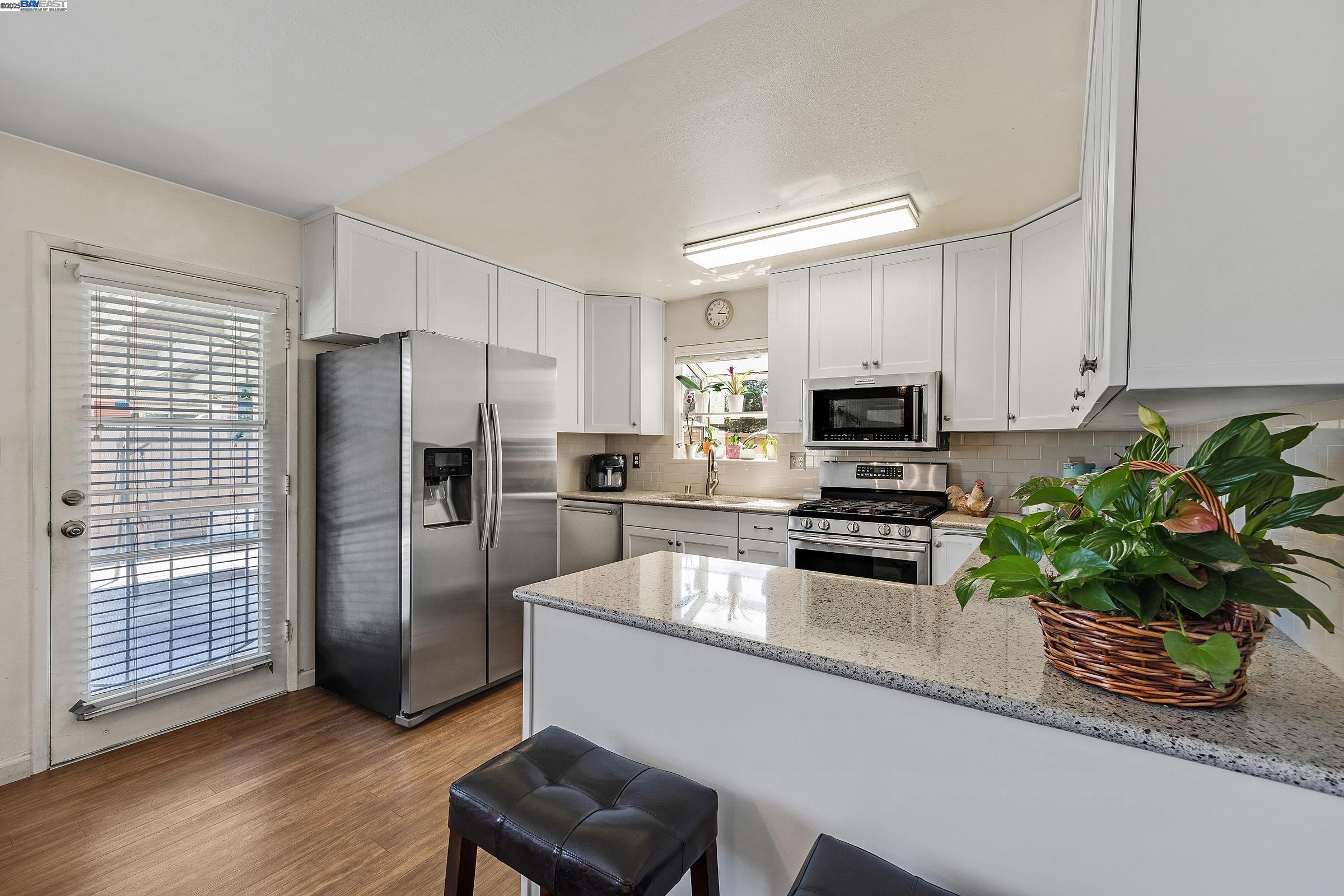 Detail Gallery Image 9 of 26 For 967 Miranda Way, Livermore,  CA 94550 - 4 Beds | 2 Baths