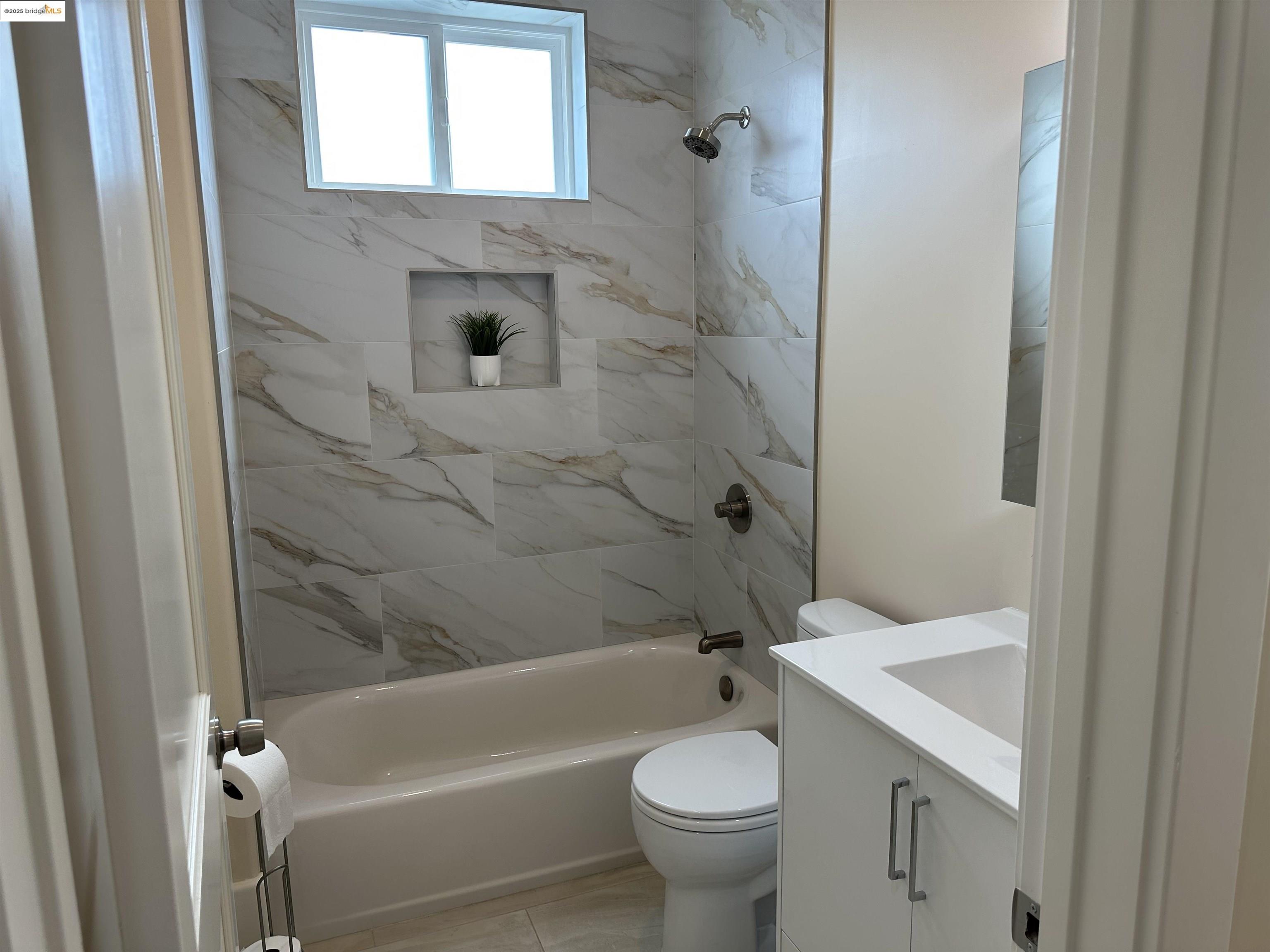 Detail Gallery Image 13 of 59 For 3508 Adeline Street, Oakland,  CA 94608 - – Beds | – Baths
