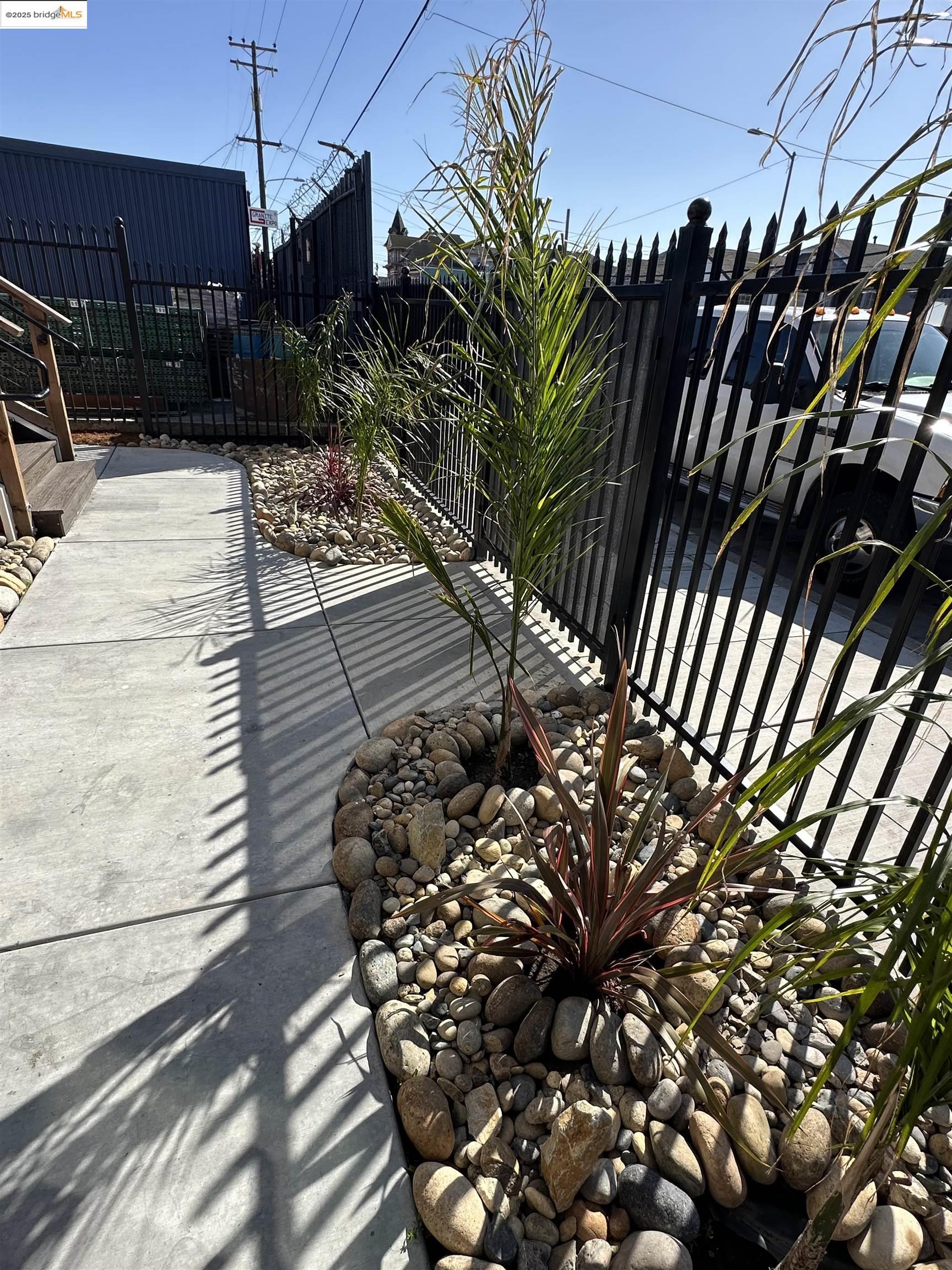 Detail Gallery Image 4 of 59 For 3508 Adeline Street, Oakland,  CA 94608 - – Beds | – Baths