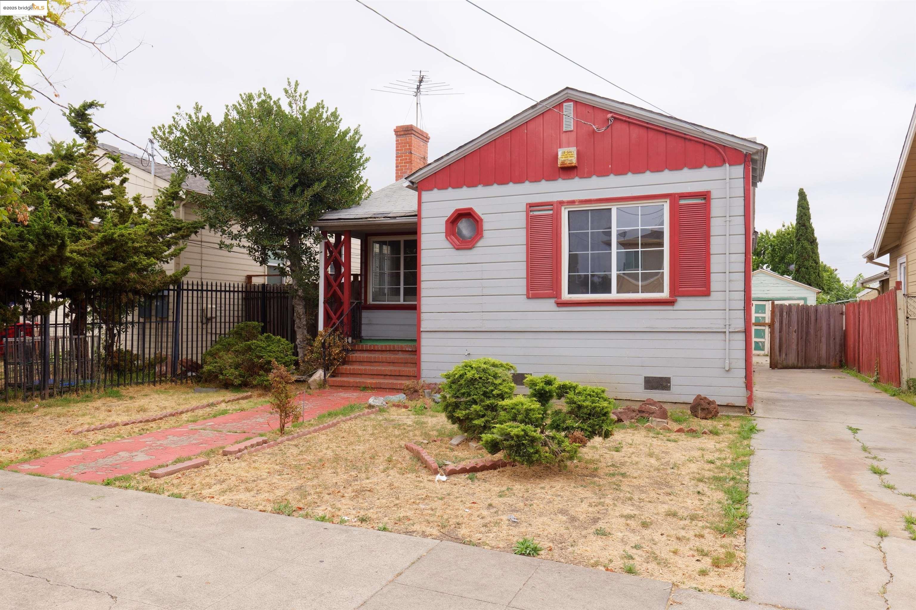 Detail Gallery Image 2 of 26 For 2762 76th Ave, Oakland,  CA 94605 - 3 Beds | 2 Baths