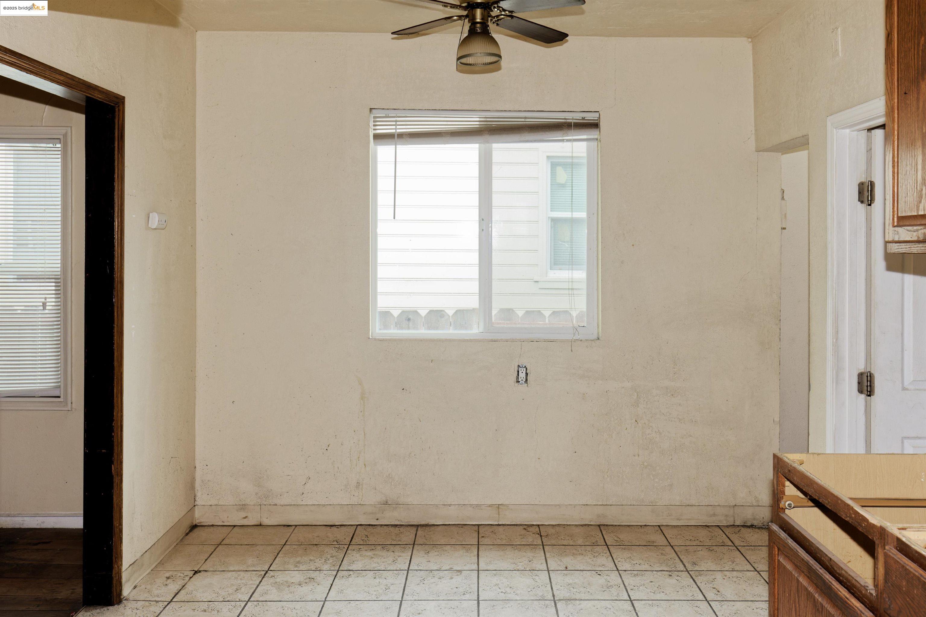 Detail Gallery Image 11 of 26 For 2762 76th Ave, Oakland,  CA 94605 - 3 Beds | 2 Baths