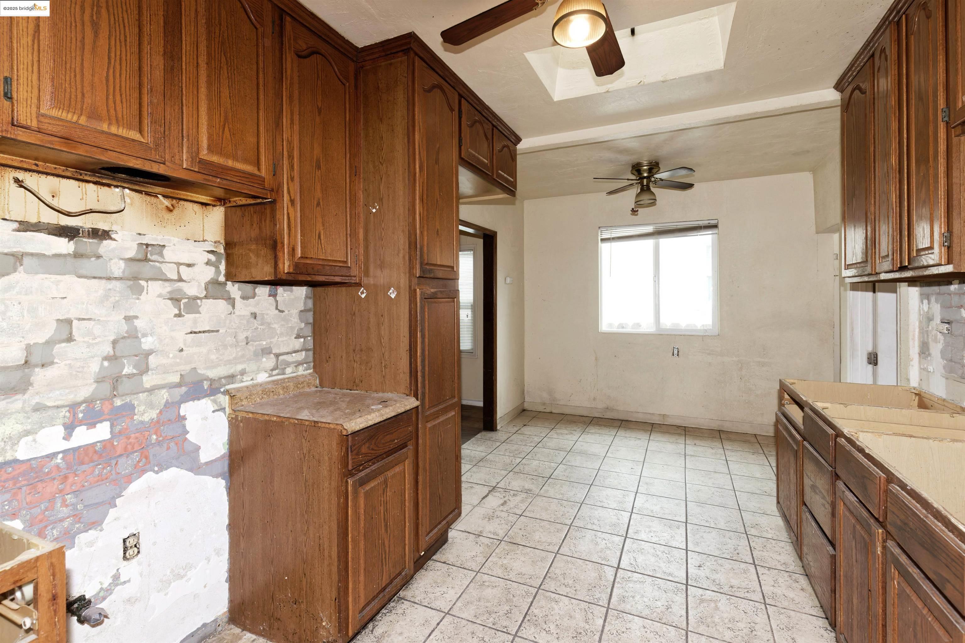 Detail Gallery Image 12 of 26 For 2762 76th Ave, Oakland,  CA 94605 - 3 Beds | 2 Baths