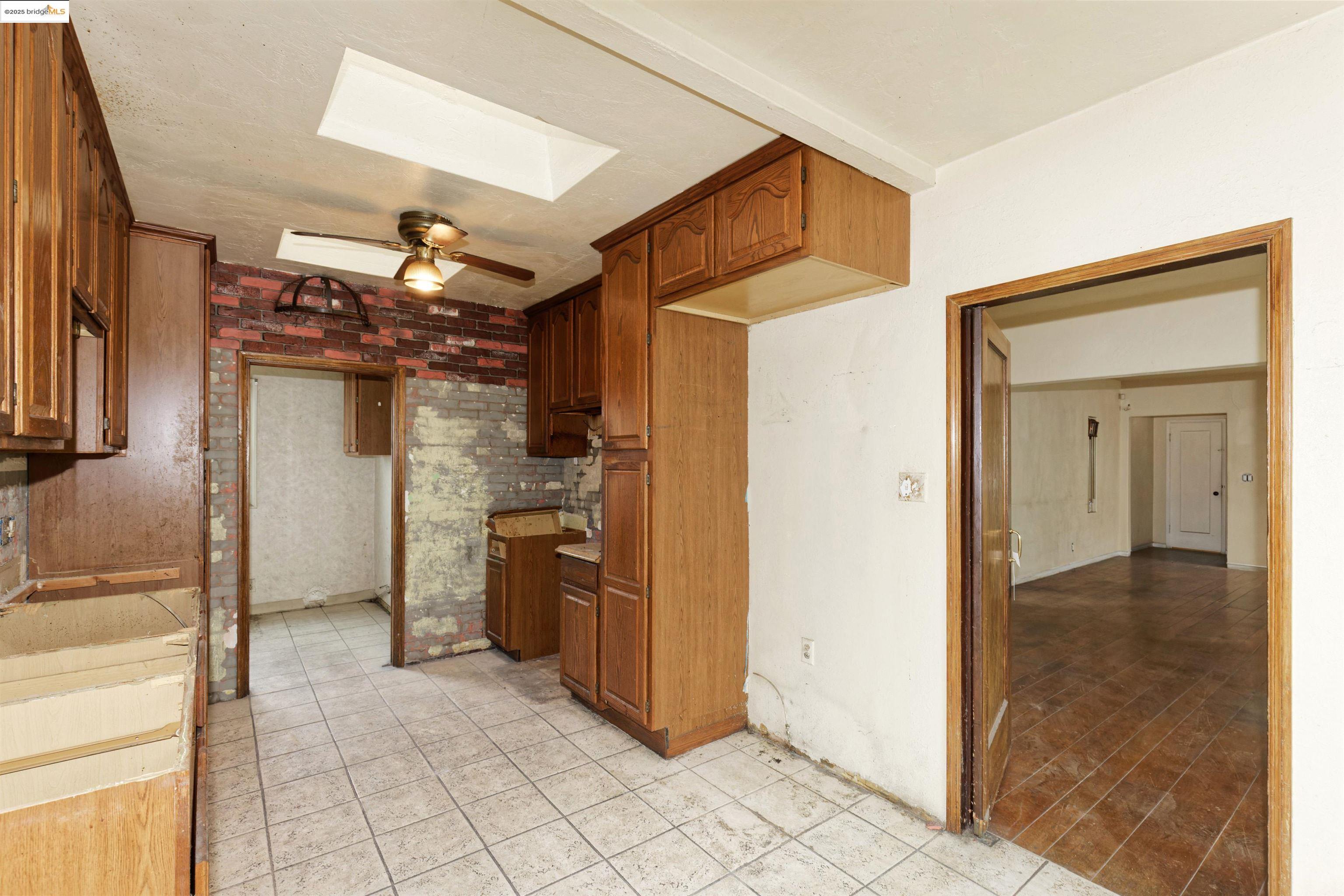 Detail Gallery Image 14 of 26 For 2762 76th Ave, Oakland,  CA 94605 - 3 Beds | 2 Baths