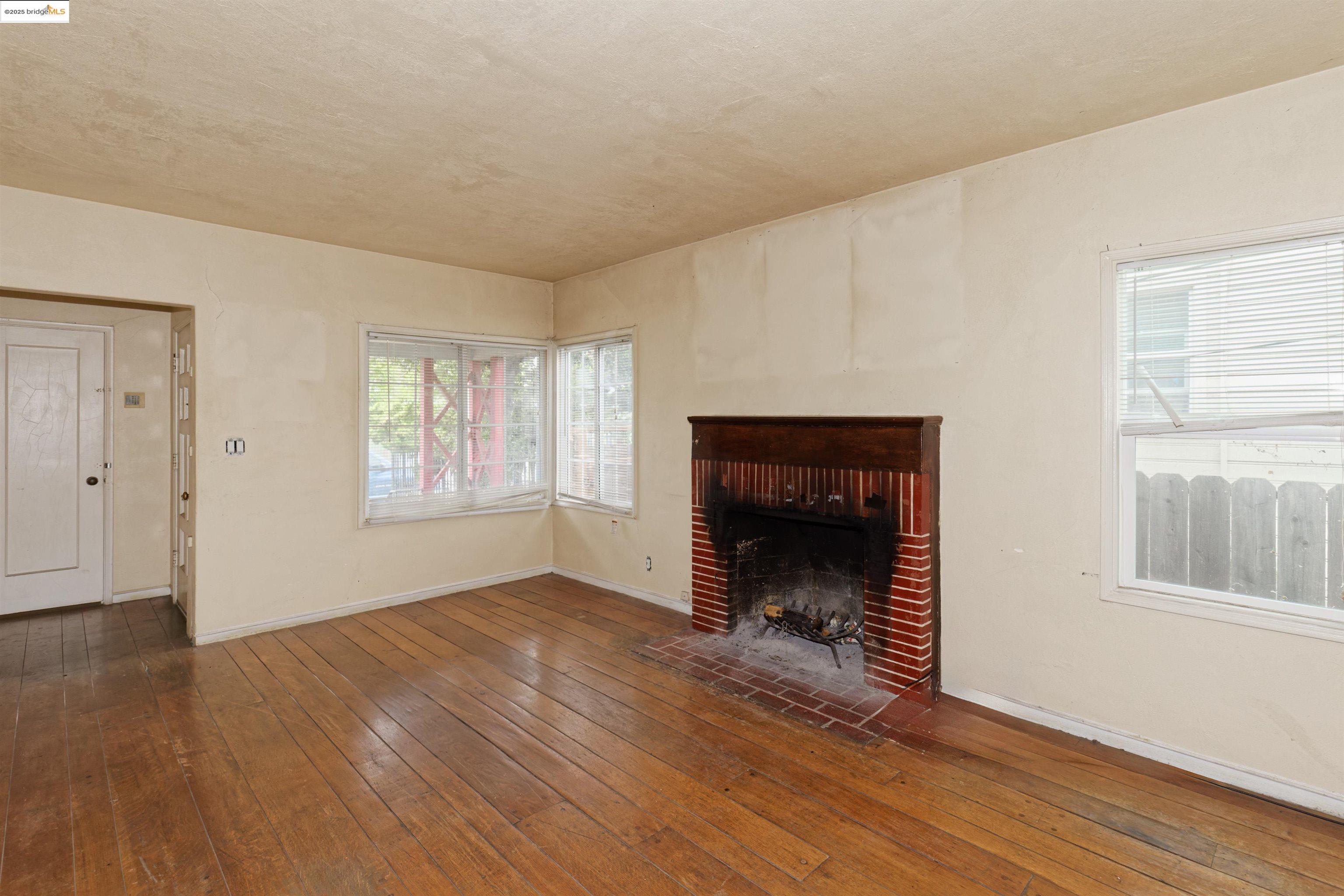 Detail Gallery Image 5 of 26 For 2762 76th Ave, Oakland,  CA 94605 - 3 Beds | 2 Baths