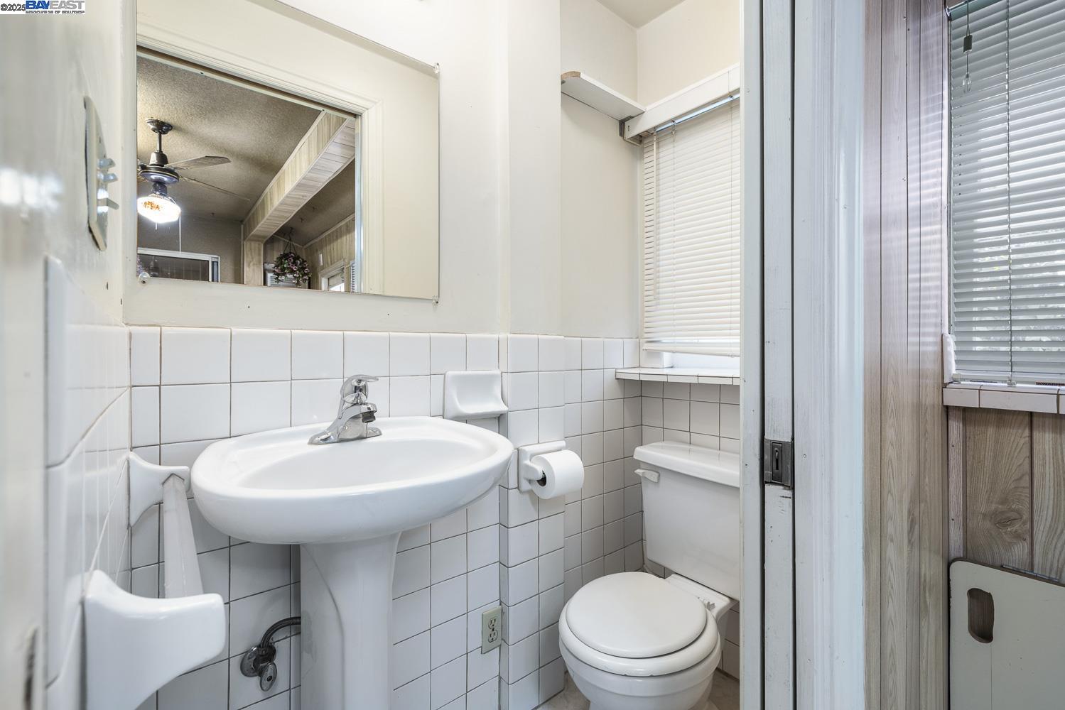 Detail Gallery Image 19 of 40 For 6578 N Callisch, Fresno,  CA 93710-3904 - 3 Beds | 2/1 Baths