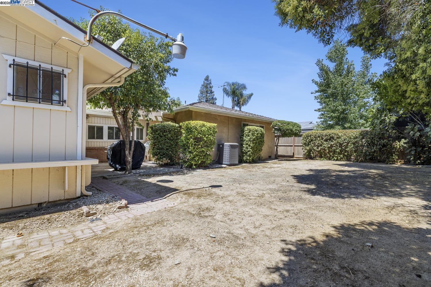 Detail Gallery Image 32 of 40 For 6578 N Callisch, Fresno,  CA 93710-3904 - 3 Beds | 2/1 Baths