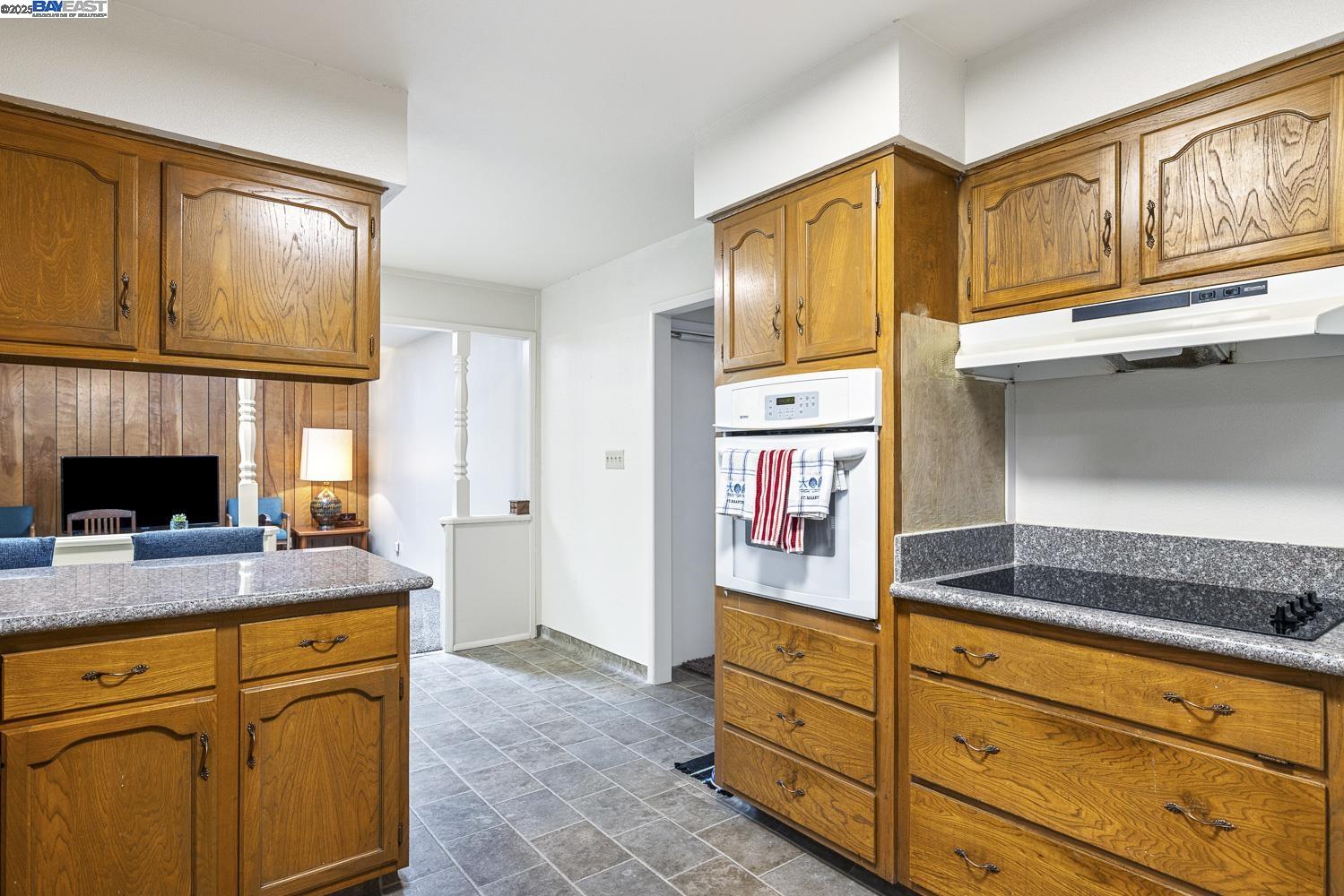 Detail Gallery Image 9 of 40 For 6578 N Callisch, Fresno,  CA 93710-3904 - 3 Beds | 2/1 Baths