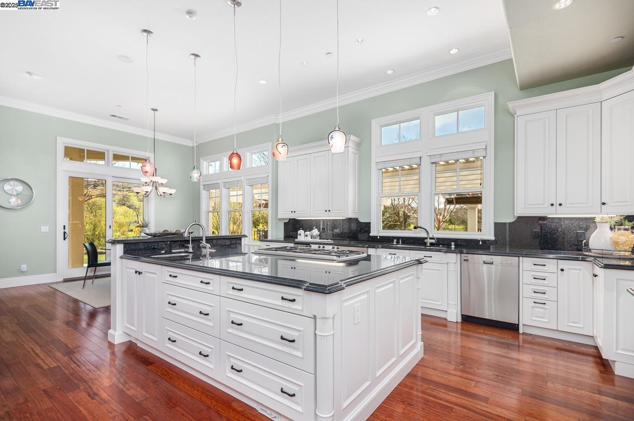 Detail Gallery Image 11 of 57 For 1569 via Di Salerno, Pleasanton,  CA 94566 - 6 Beds | 5/2 Baths