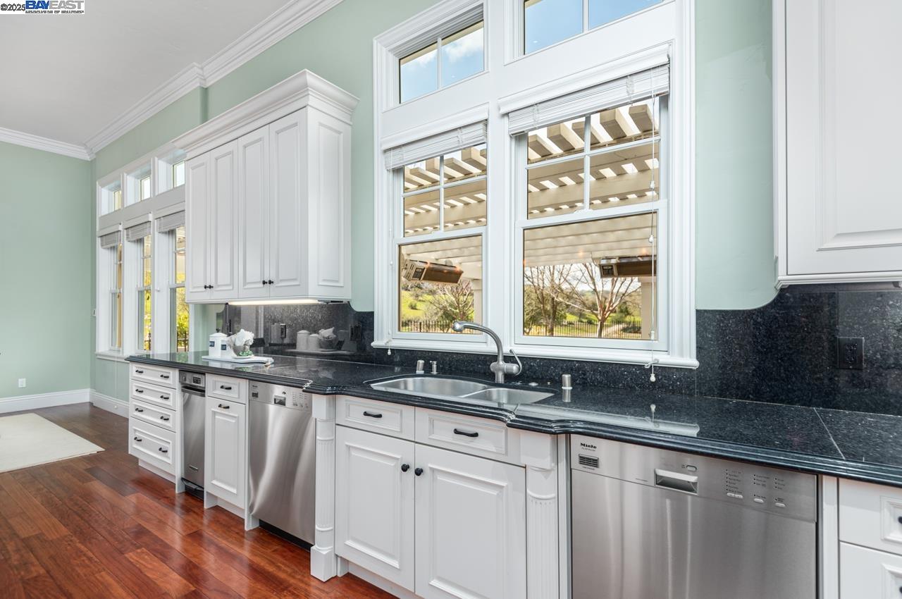 Detail Gallery Image 13 of 57 For 1569 via Di Salerno, Pleasanton,  CA 94566 - 6 Beds | 5/2 Baths