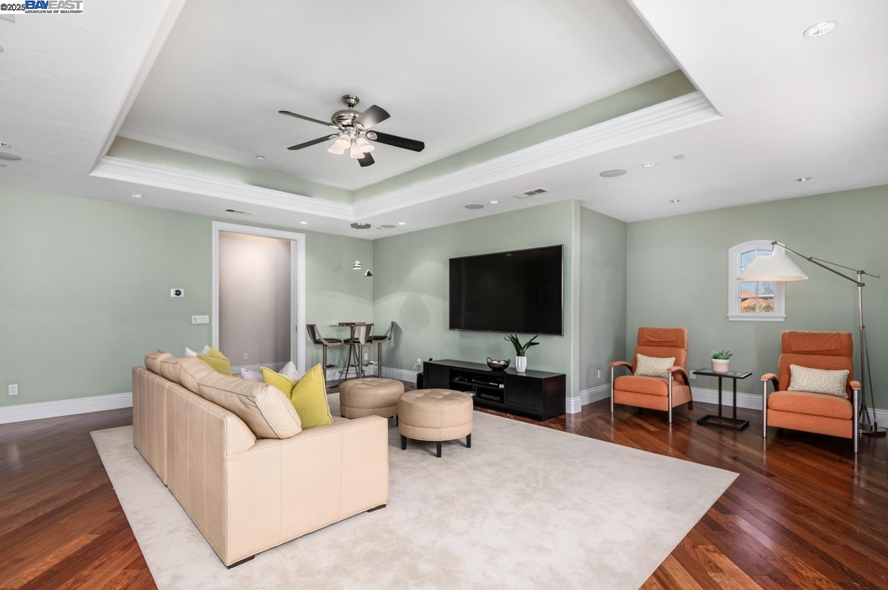 Detail Gallery Image 16 of 57 For 1569 via Di Salerno, Pleasanton,  CA 94566 - 6 Beds | 5/2 Baths