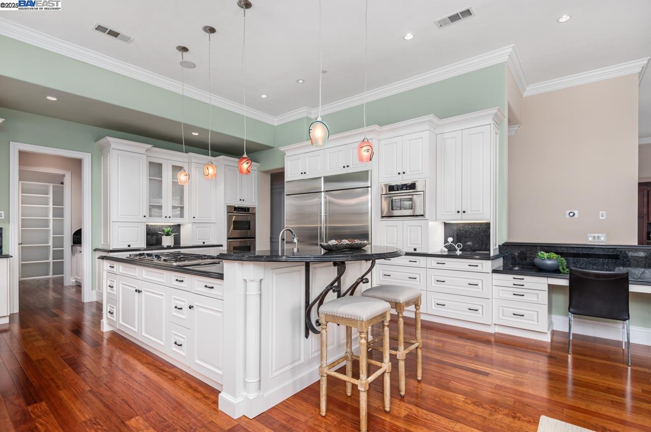 Detail Gallery Image 10 of 57 For 1569 via Di Salerno, Pleasanton,  CA 94566 - 6 Beds | 5/2 Baths