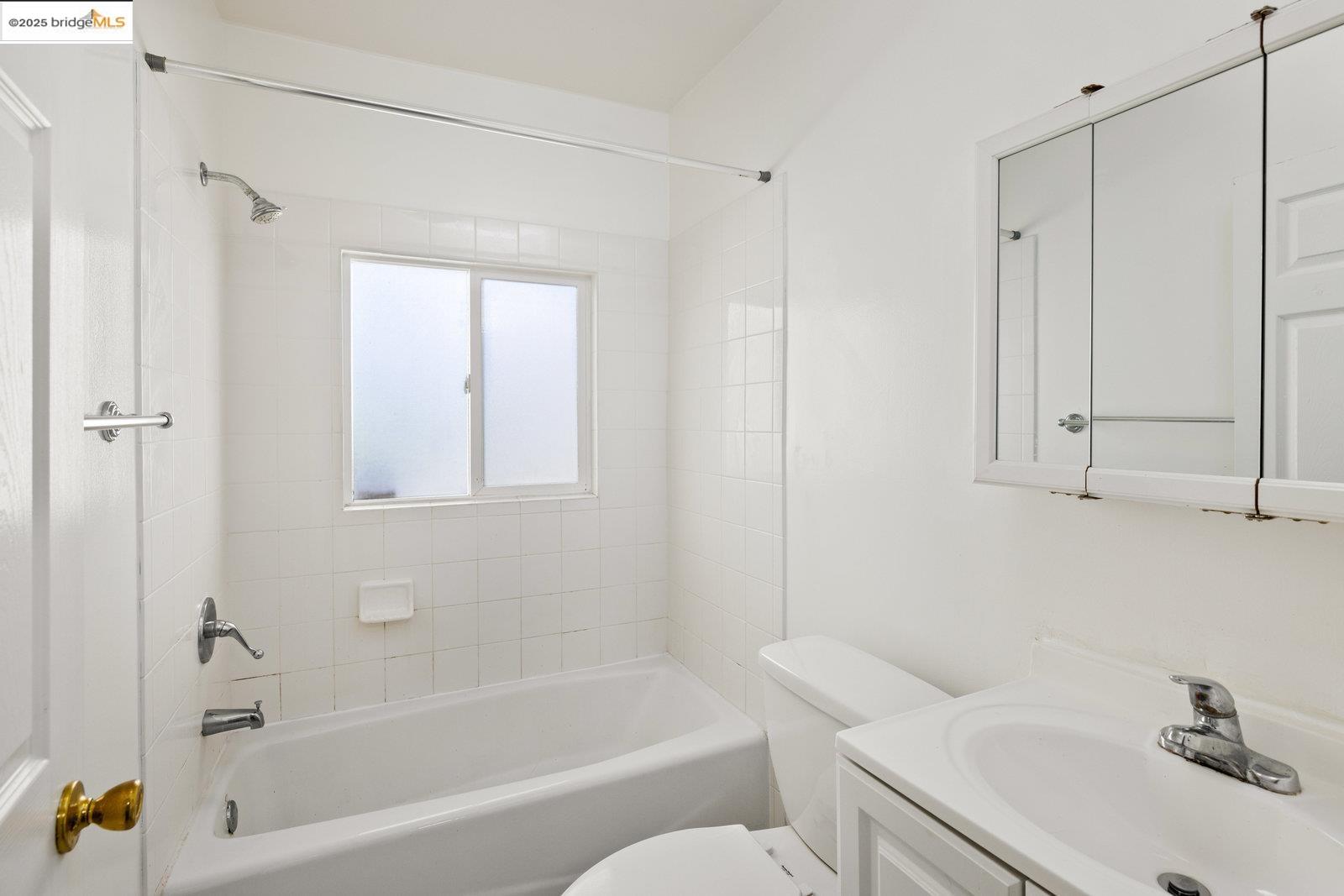 Detail Gallery Image 16 of 23 For 2624 Sacramento St, Berkeley,  CA 94702 - – Beds | – Baths