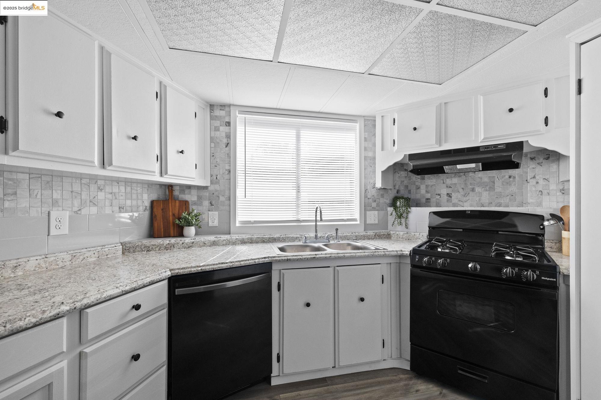 Detail Gallery Image 13 of 38 For 18801 Chabroullian Ln, Jamestown,  CA 95327 - 4 Beds | 2 Baths