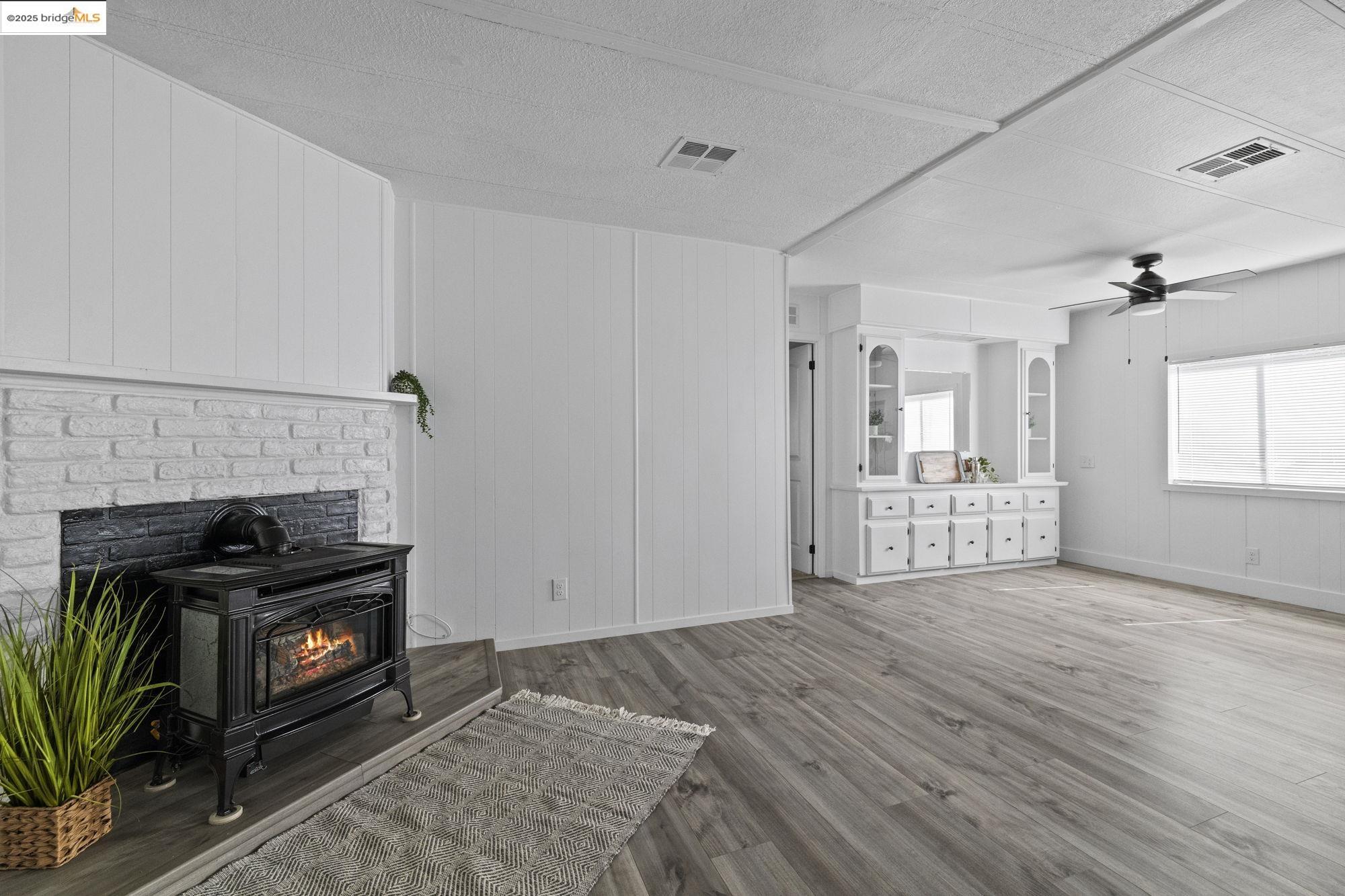 Detail Gallery Image 9 of 38 For 18801 Chabroullian Ln, Jamestown,  CA 95327 - 4 Beds | 2 Baths