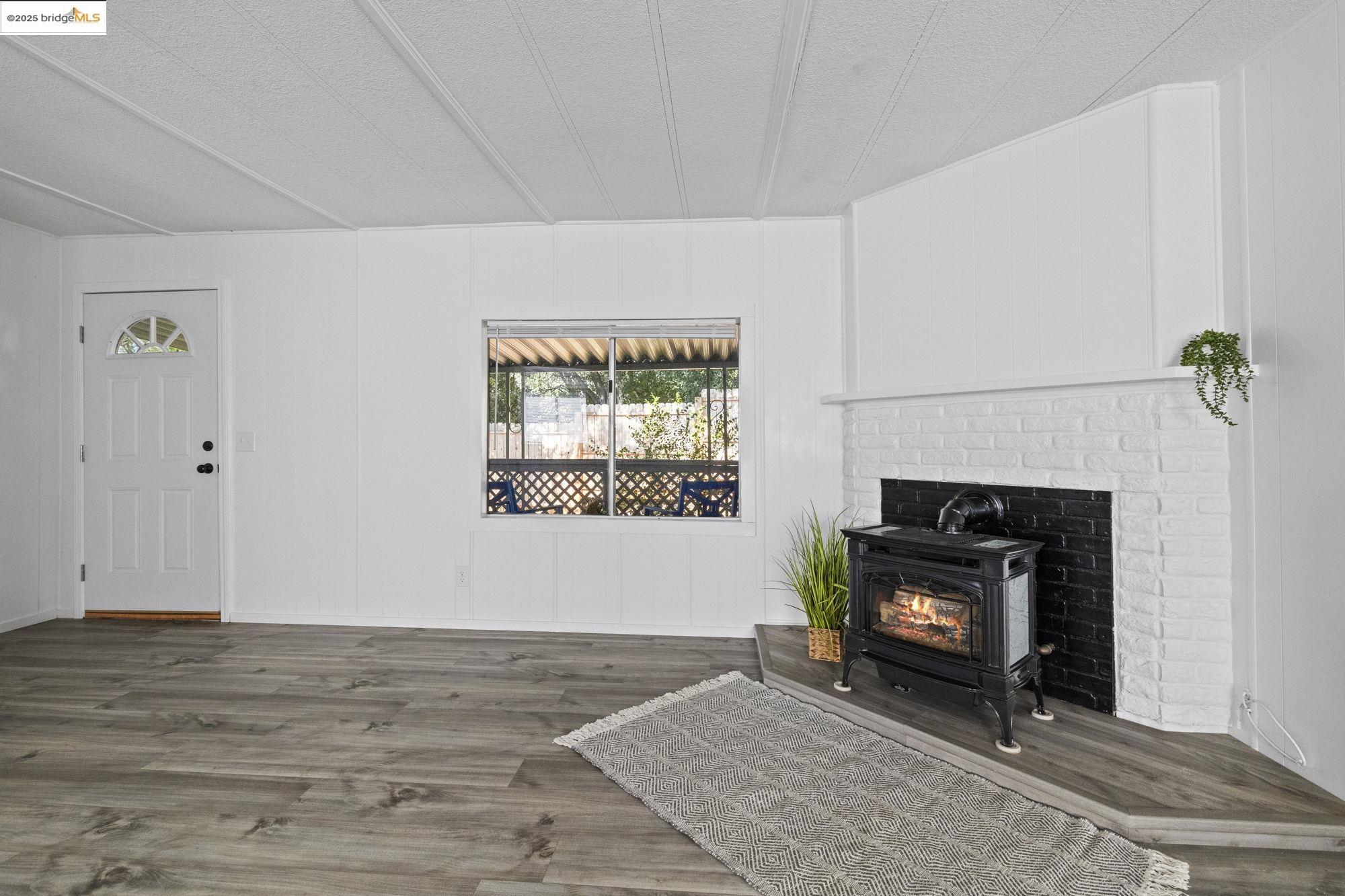 Detail Gallery Image 10 of 38 For 18801 Chabroullian Ln, Jamestown,  CA 95327 - 4 Beds | 2 Baths