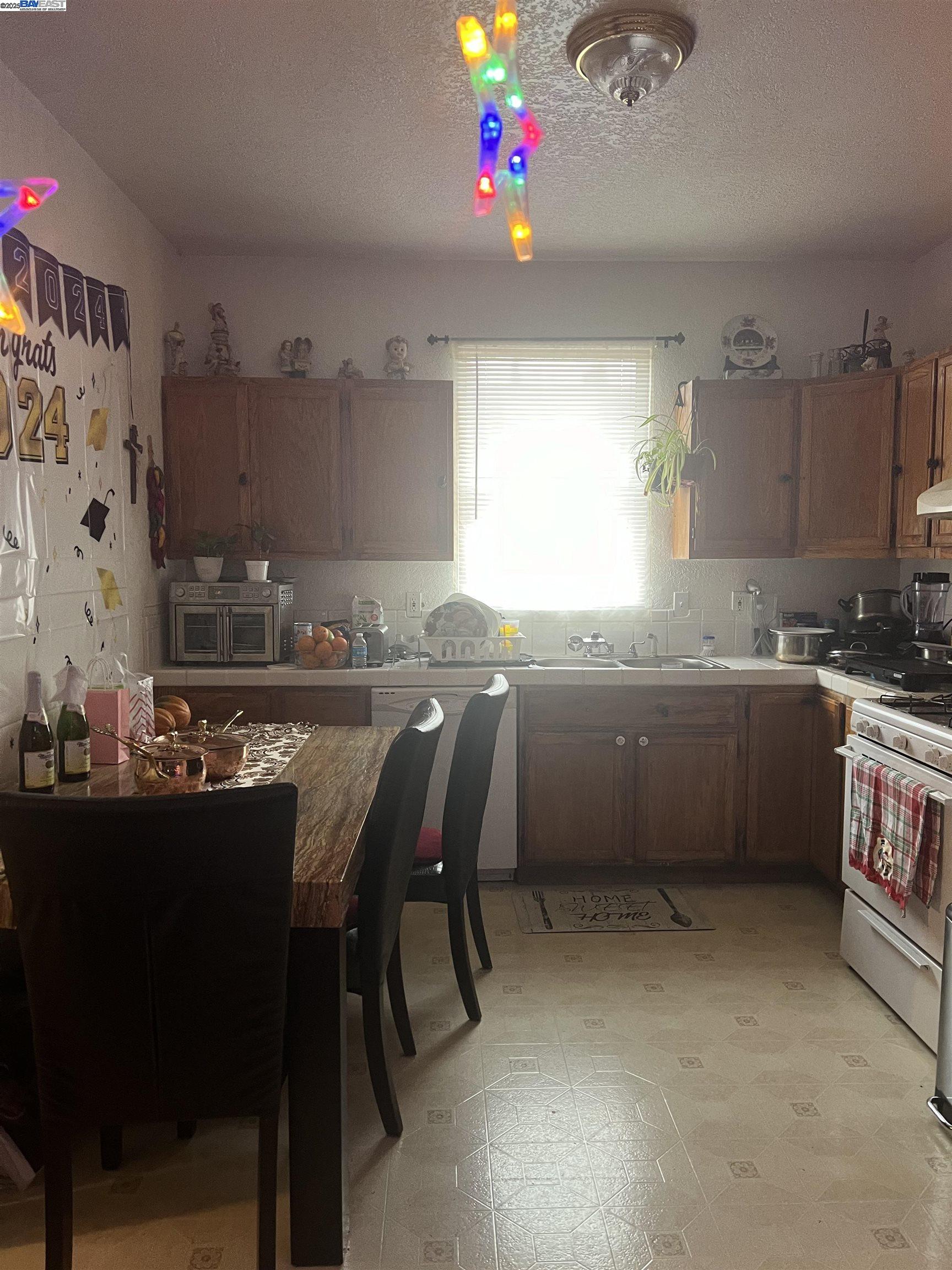 Detail Gallery Image 18 of 46 For 619 2nd St, Richmond,  CA 94801 - 4 Beds | 2 Baths