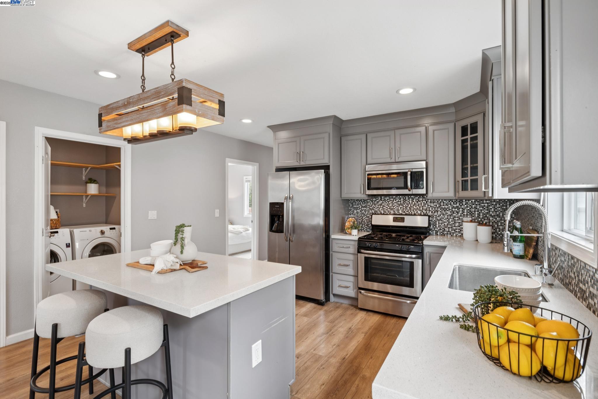 Detail Gallery Image 15 of 47 For 332 W Broadmoor Blvd, San Leandro,  CA 94577 - 3 Beds | 2 Baths