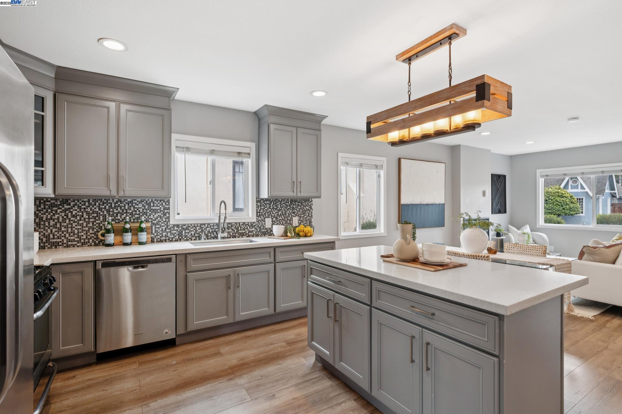 Detail Gallery Image 17 of 47 For 332 W Broadmoor Blvd, San Leandro,  CA 94577 - 3 Beds | 2 Baths