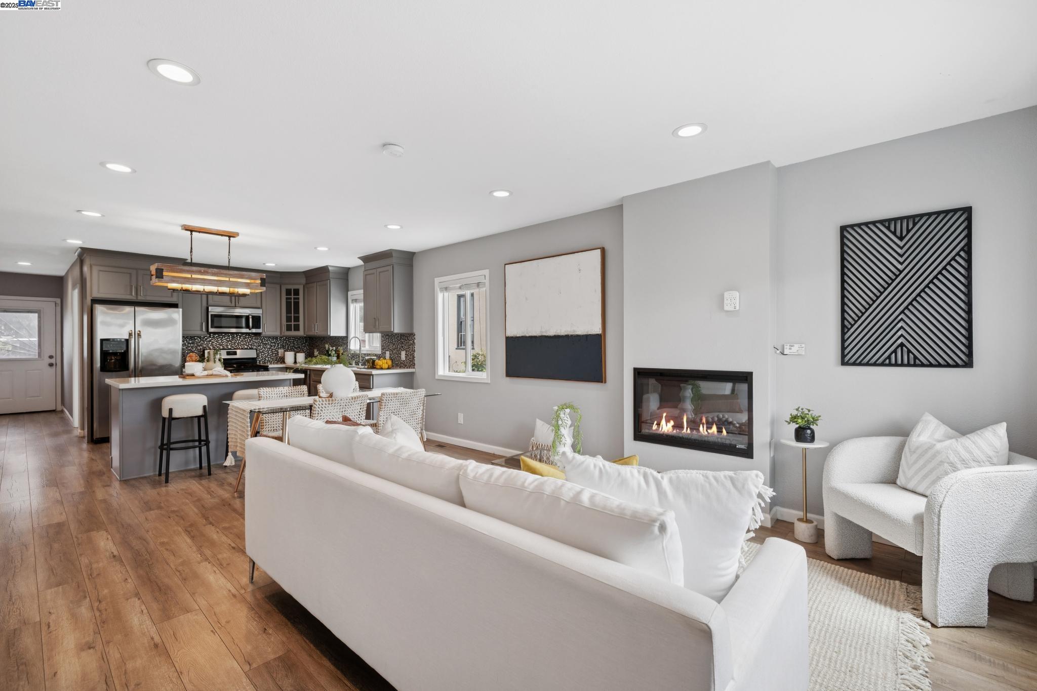 Detail Gallery Image 4 of 47 For 332 W Broadmoor Blvd, San Leandro,  CA 94577 - 3 Beds | 2 Baths