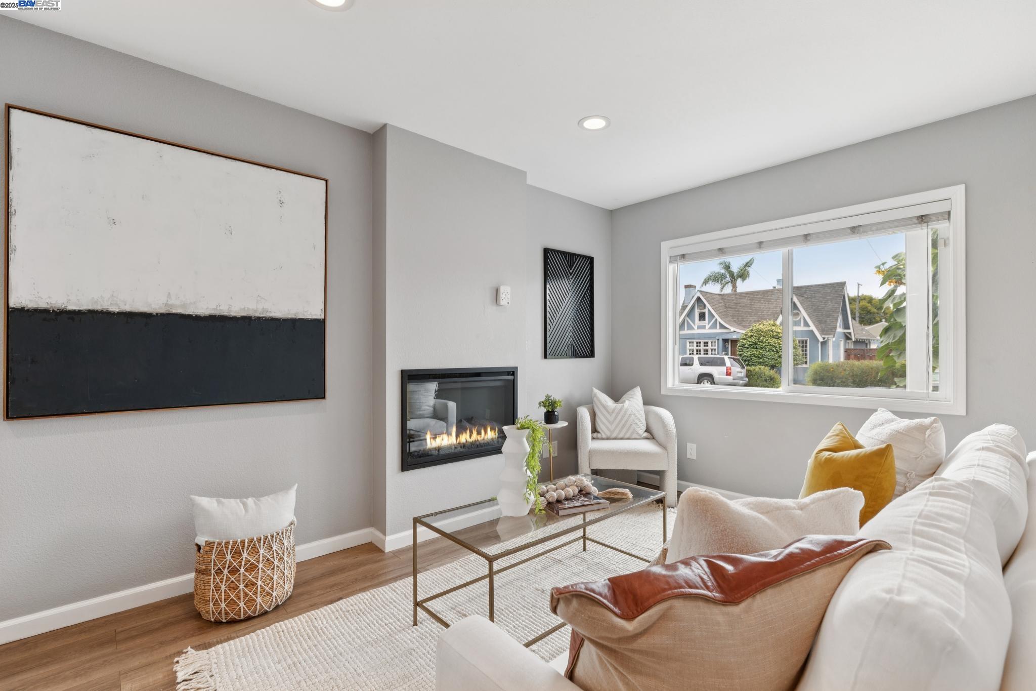 Detail Gallery Image 8 of 47 For 332 W Broadmoor Blvd, San Leandro,  CA 94577 - 3 Beds | 2 Baths