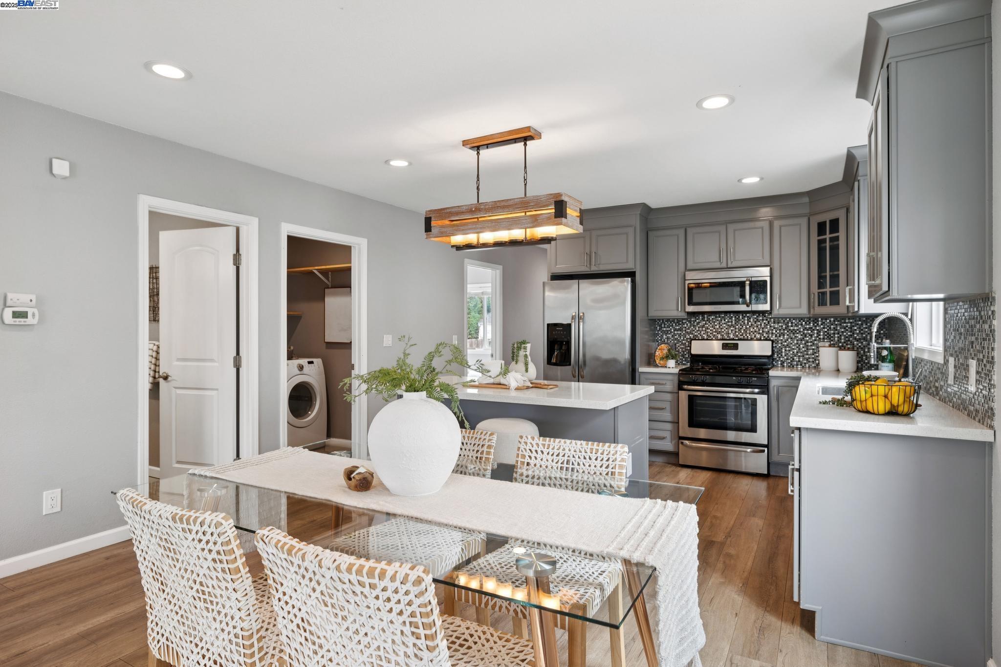 Detail Gallery Image 10 of 47 For 332 W Broadmoor Blvd, San Leandro,  CA 94577 - 3 Beds | 2 Baths