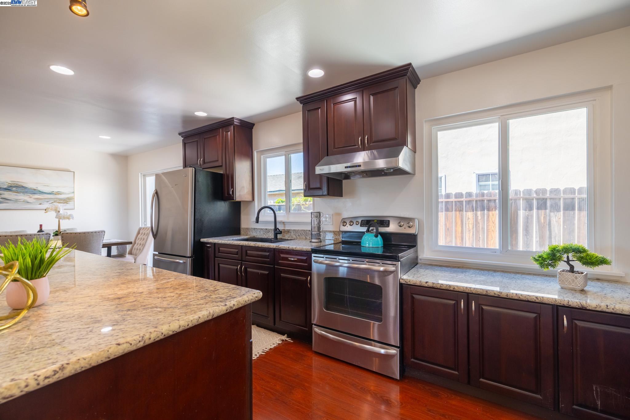 Detail Gallery Image 19 of 58 For 27830 Thackeray Ave, Hayward,  CA 94544 - 3 Beds | 2 Baths