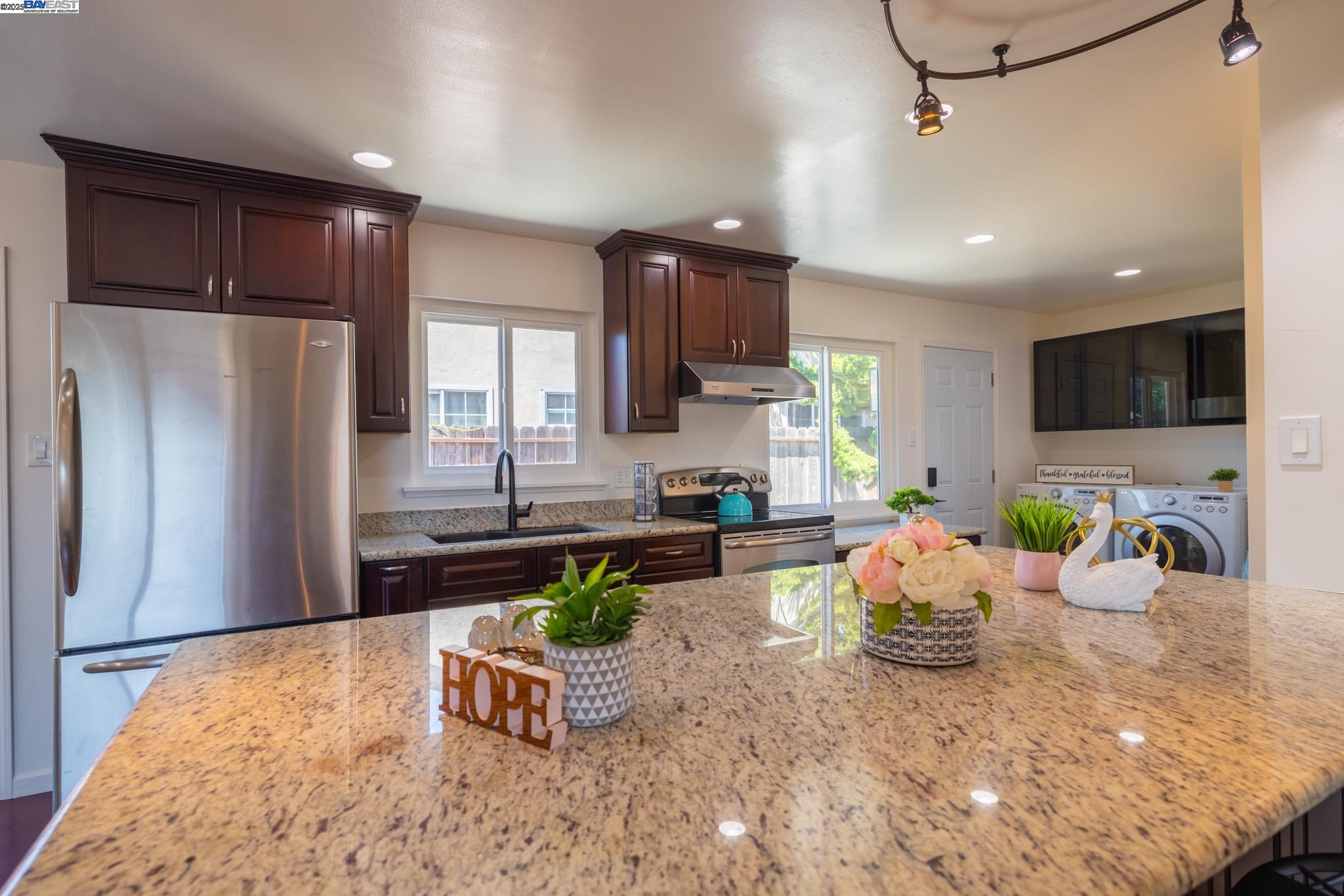 Detail Gallery Image 20 of 58 For 27830 Thackeray Ave, Hayward,  CA 94544 - 3 Beds | 2 Baths