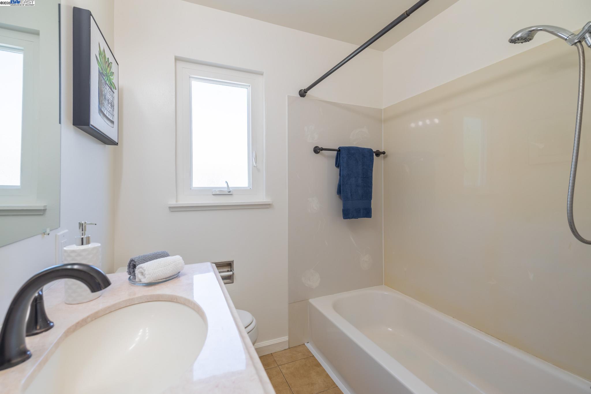 Detail Gallery Image 35 of 58 For 27830 Thackeray Ave, Hayward,  CA 94544 - 3 Beds | 2 Baths