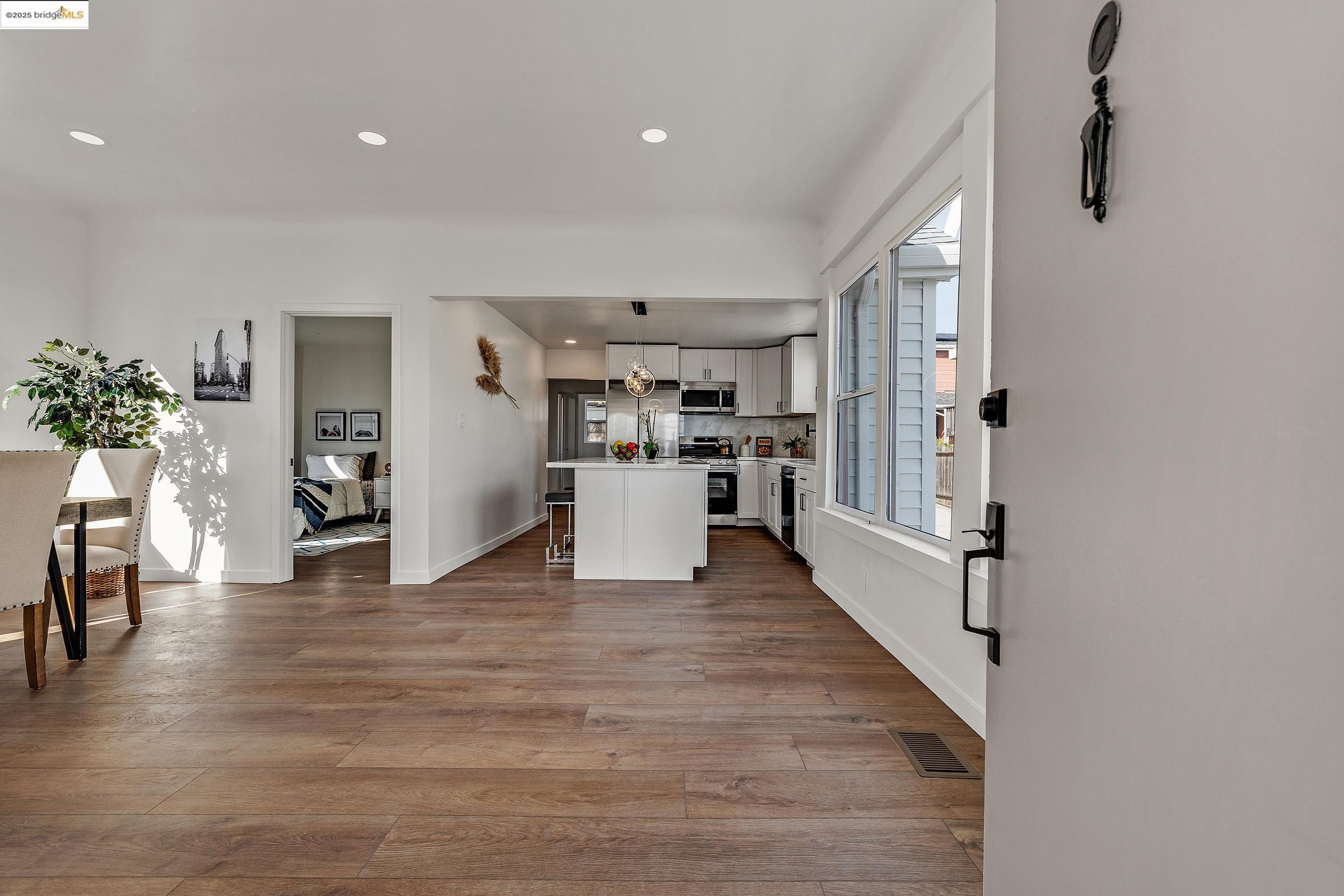 Detail Gallery Image 2 of 36 For 4730 Melrose Ave, Oakland,  CA 94601 - 2 Beds | 1 Baths