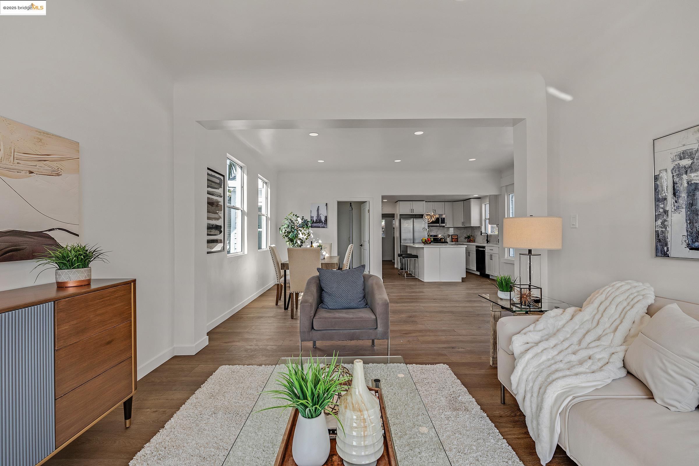 Detail Gallery Image 3 of 36 For 4730 Melrose Ave, Oakland,  CA 94601 - 2 Beds | 1 Baths