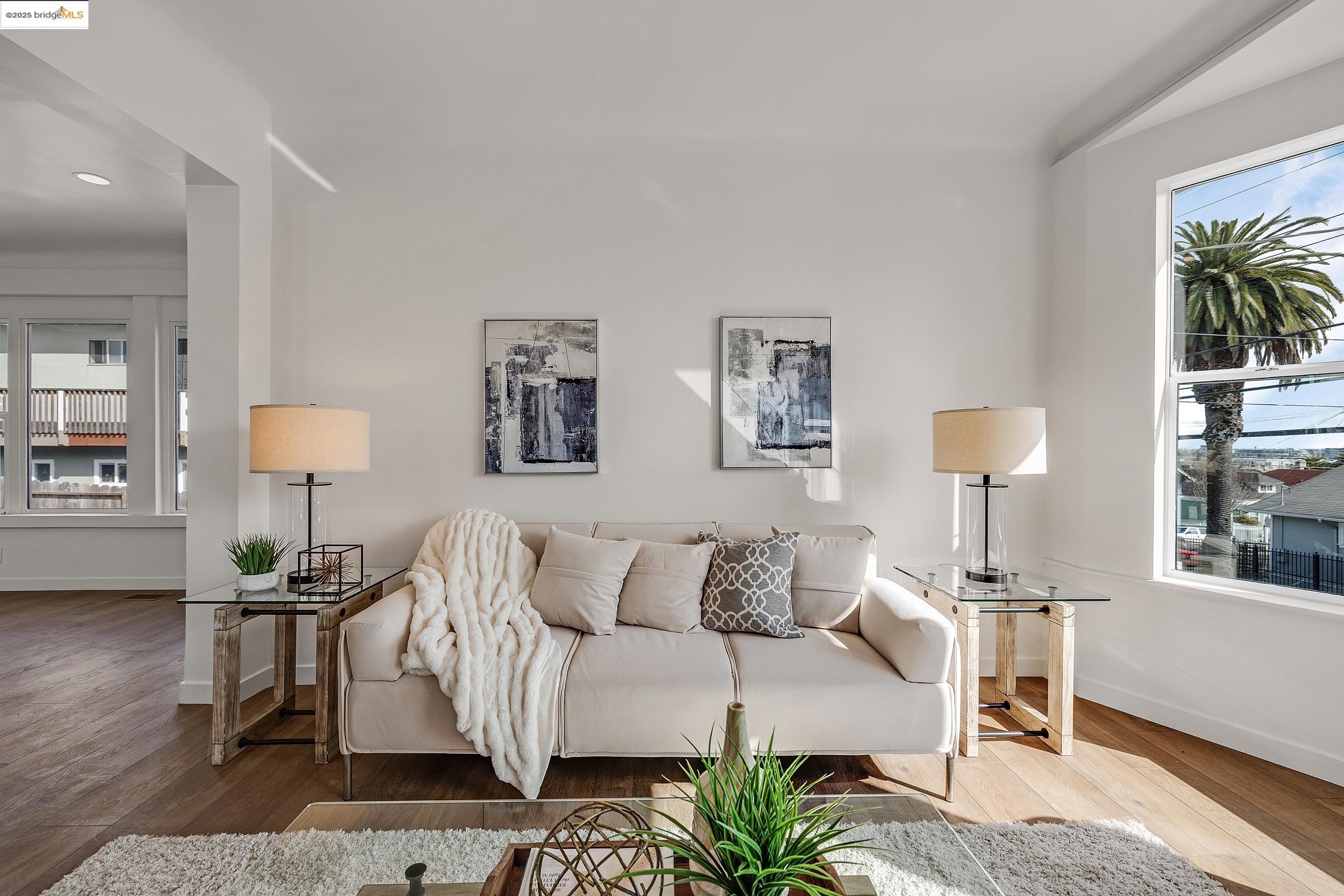 Detail Gallery Image 4 of 36 For 4730 Melrose Ave, Oakland,  CA 94601 - 2 Beds | 1 Baths