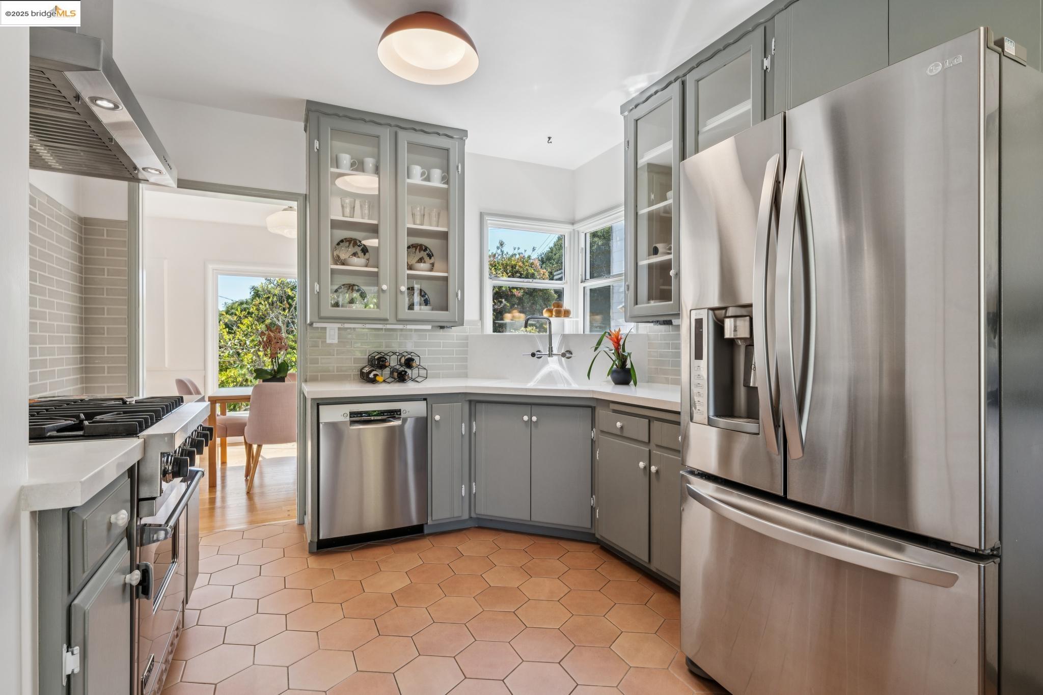Detail Gallery Image 25 of 51 For 1736 Santa Clara St, Richmond,  CA 94804 - 2 Beds | 1 Baths
