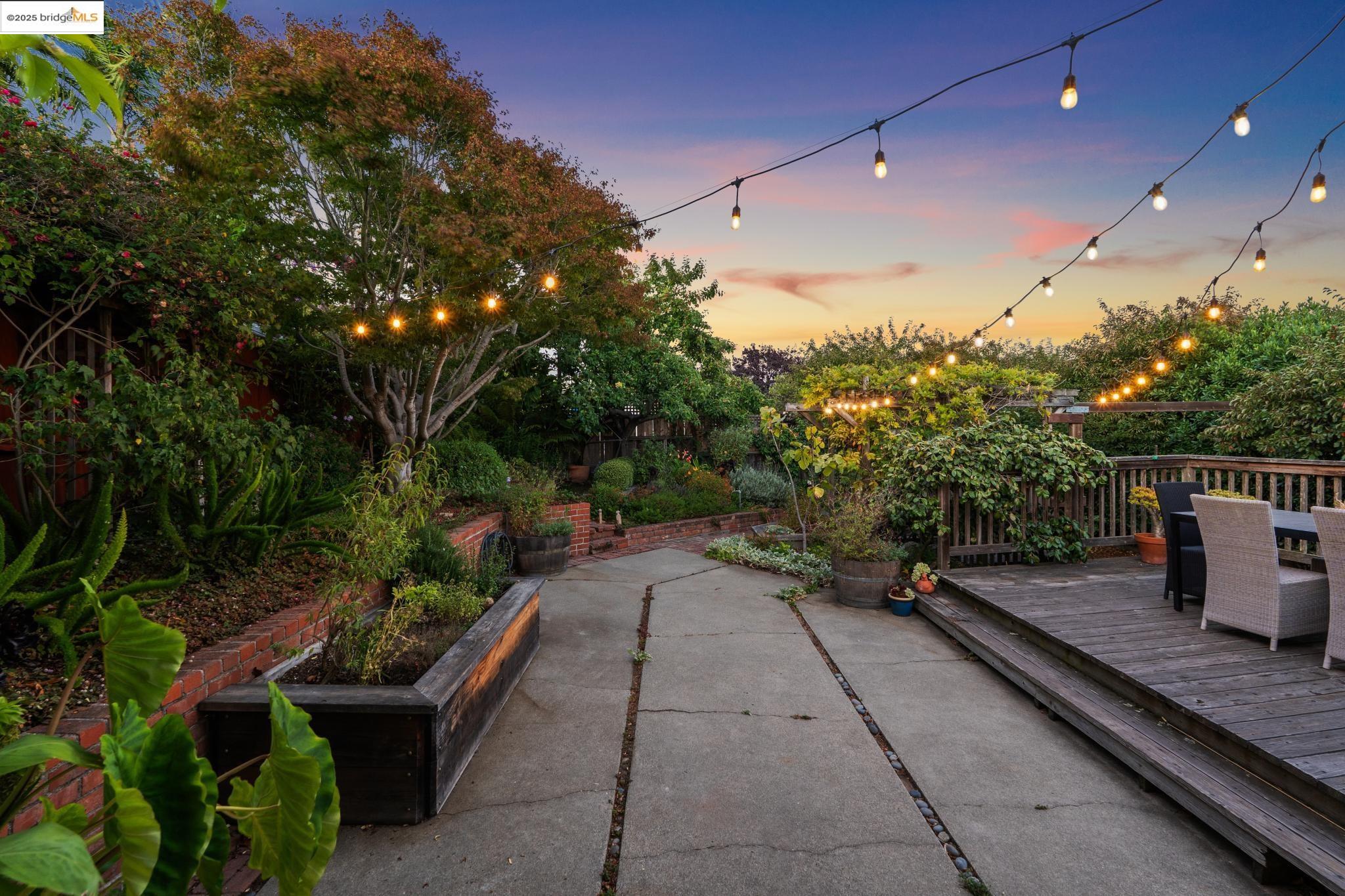 Detail Gallery Image 4 of 51 For 1736 Santa Clara St, Richmond,  CA 94804 - 2 Beds | 1 Baths