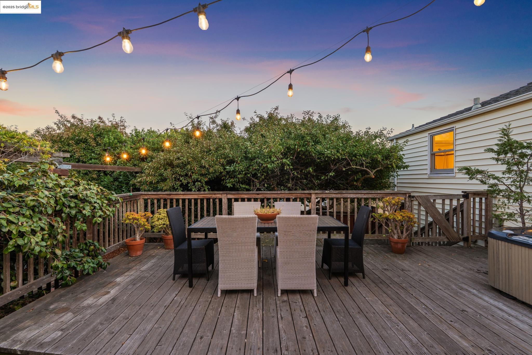 Detail Gallery Image 5 of 51 For 1736 Santa Clara St, Richmond,  CA 94804 - 2 Beds | 1 Baths
