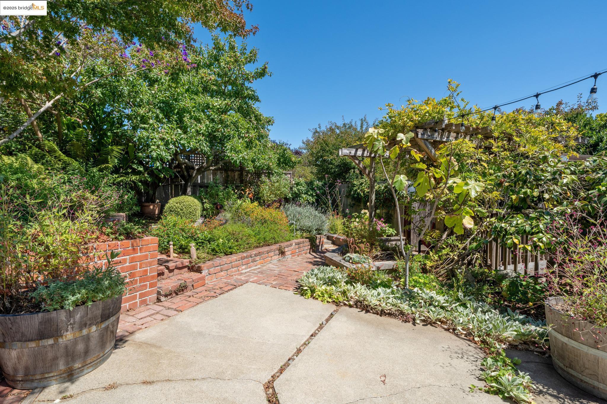 Detail Gallery Image 44 of 51 For 1736 Santa Clara St, Richmond,  CA 94804 - 2 Beds | 1 Baths
