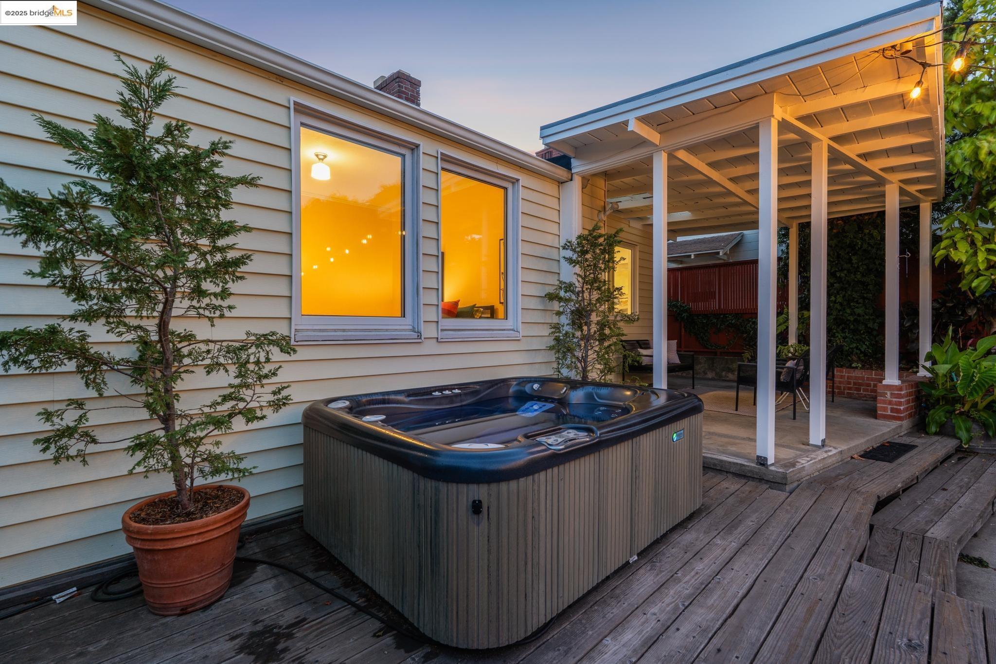 Detail Gallery Image 8 of 51 For 1736 Santa Clara St, Richmond,  CA 94804 - 2 Beds | 1 Baths