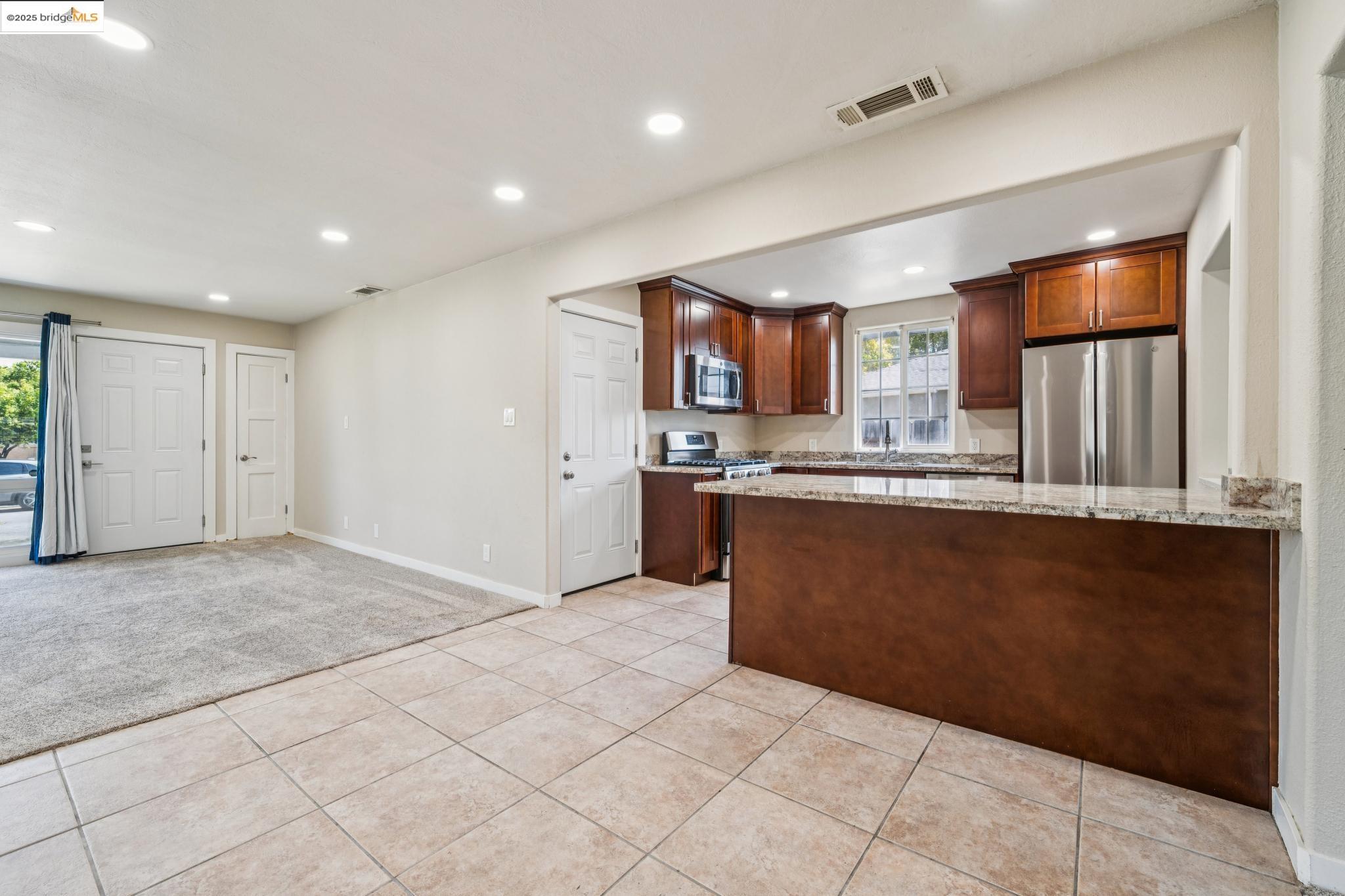 Detail Gallery Image 10 of 33 For 17761 via Arriba, San Lorenzo,  CA 94580 - 3 Beds | 1 Baths