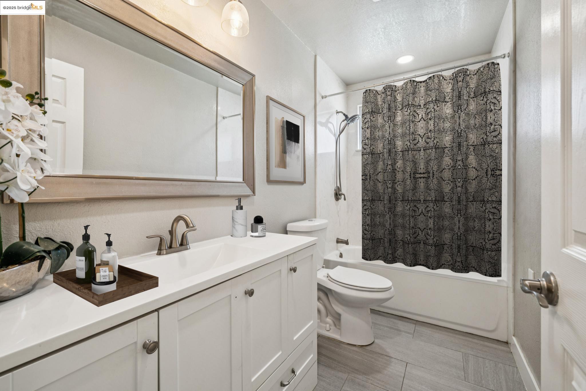 Detail Gallery Image 21 of 33 For 17761 via Arriba, San Lorenzo,  CA 94580 - 3 Beds | 1 Baths