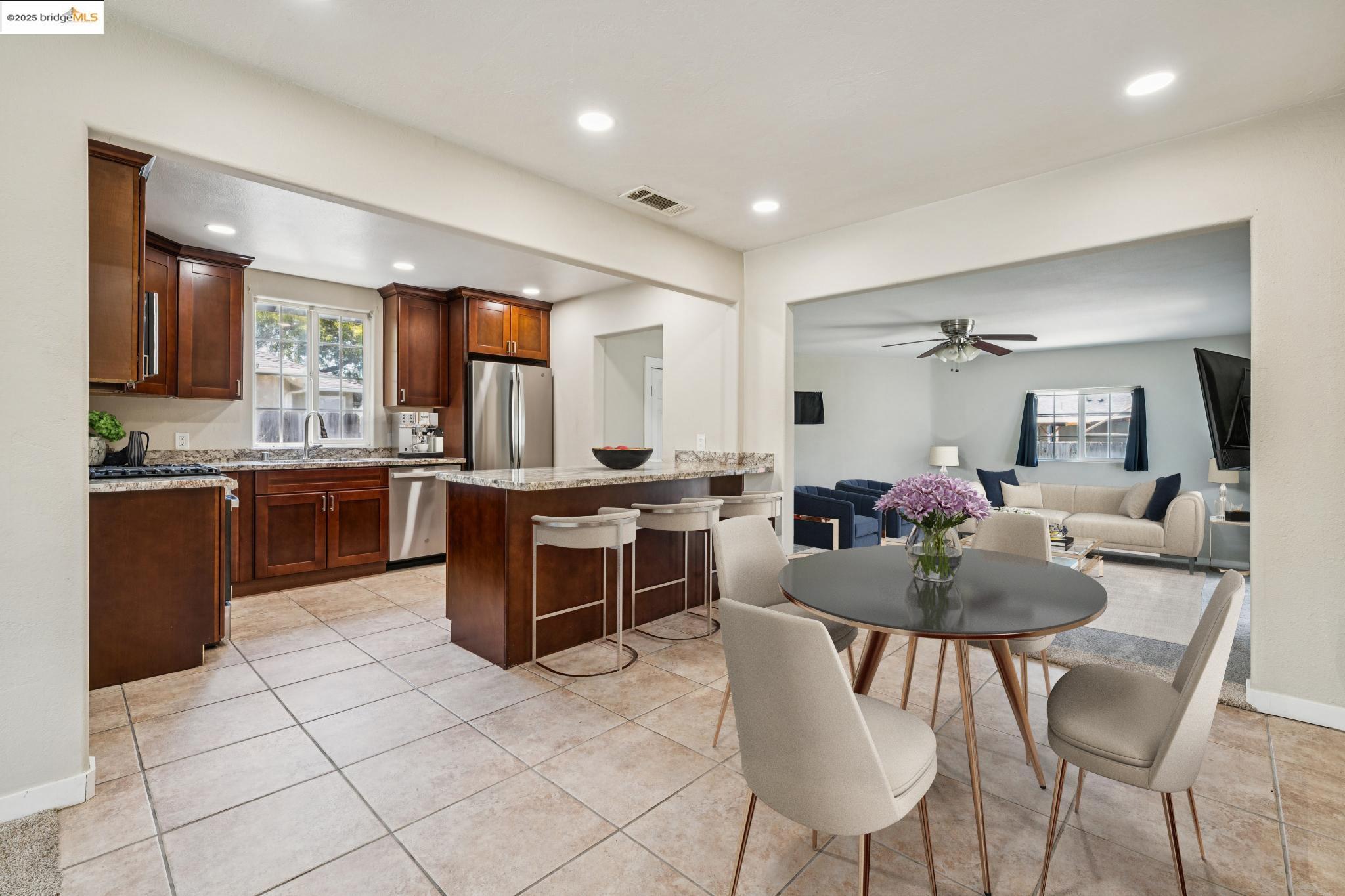 Detail Gallery Image 7 of 33 For 17761 via Arriba, San Lorenzo,  CA 94580 - 3 Beds | 1 Baths