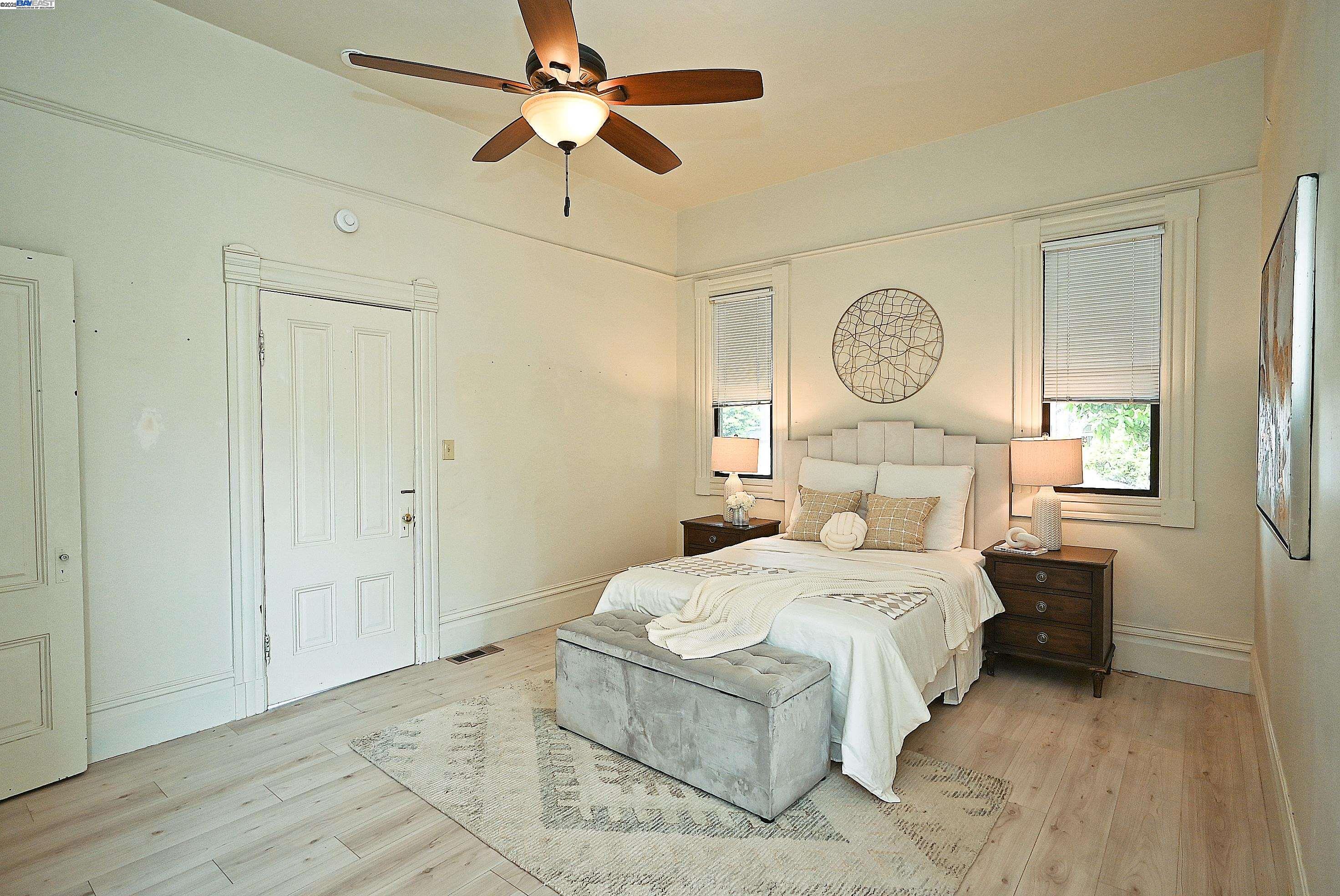 Detail Gallery Image 13 of 28 For 1613 Union St, Alameda,  CA 94501 - 2 Beds | 1 Baths