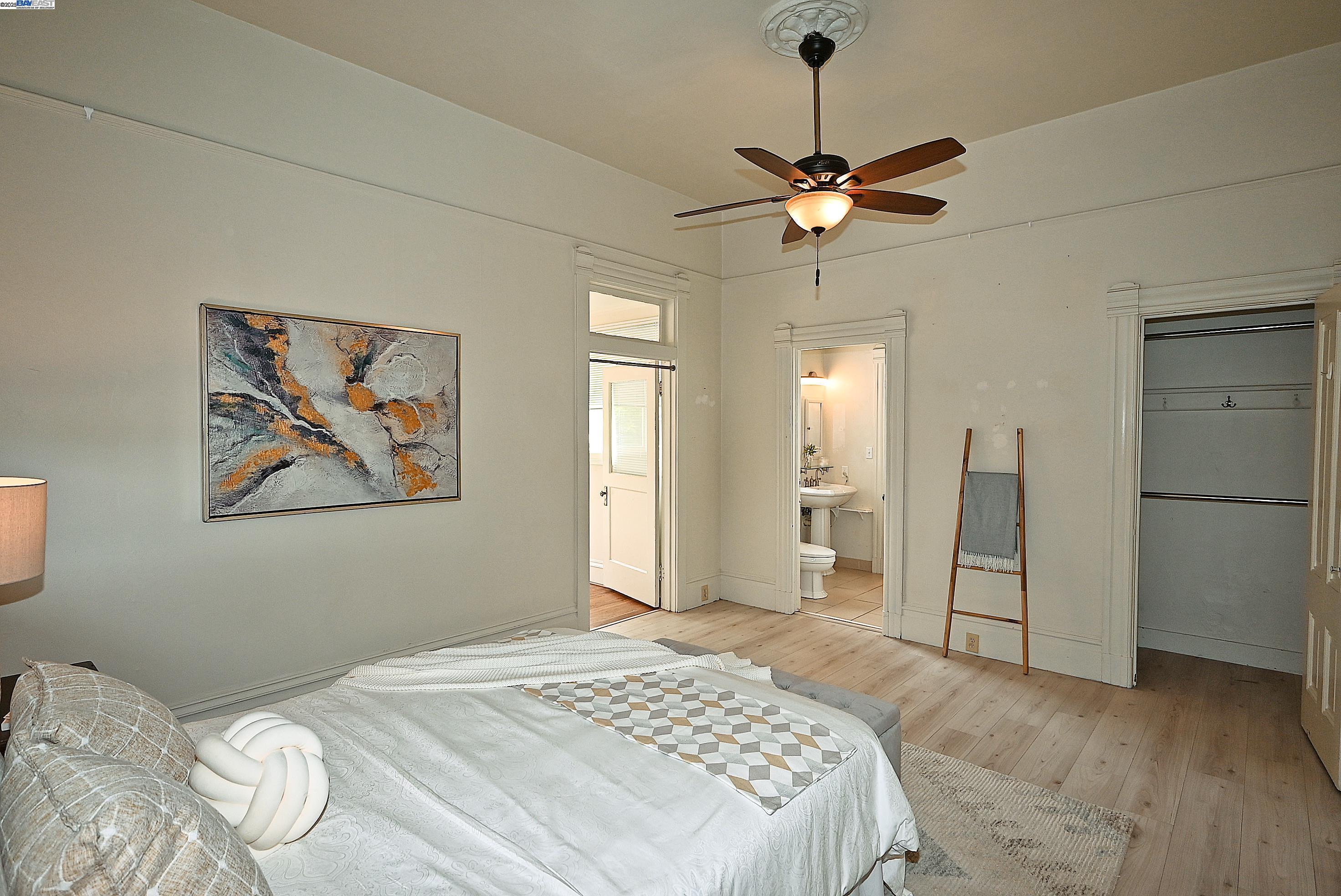 Detail Gallery Image 14 of 28 For 1613 Union St, Alameda,  CA 94501 - 2 Beds | 1 Baths