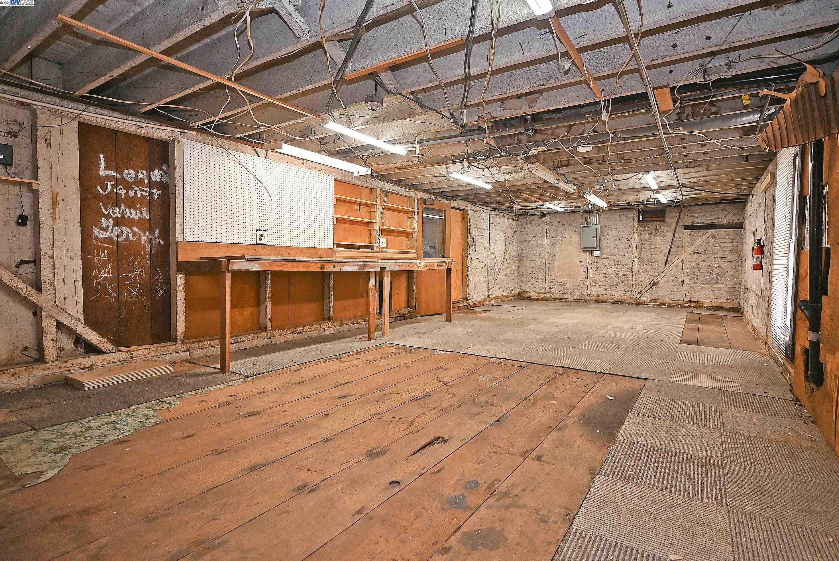 Detail Gallery Image 23 of 28 For 1613 Union St, Alameda,  CA 94501 - 2 Beds | 1 Baths