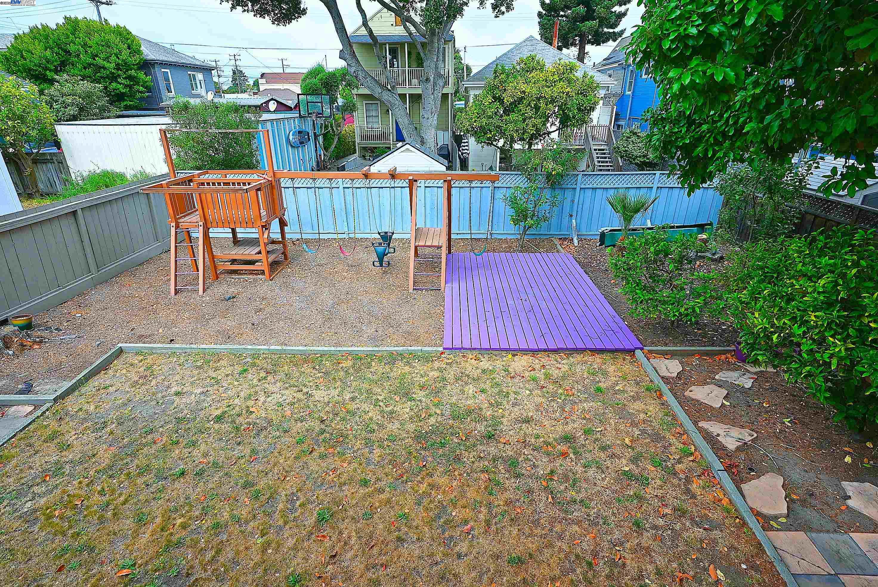 Detail Gallery Image 24 of 28 For 1613 Union St, Alameda,  CA 94501 - 2 Beds | 1 Baths
