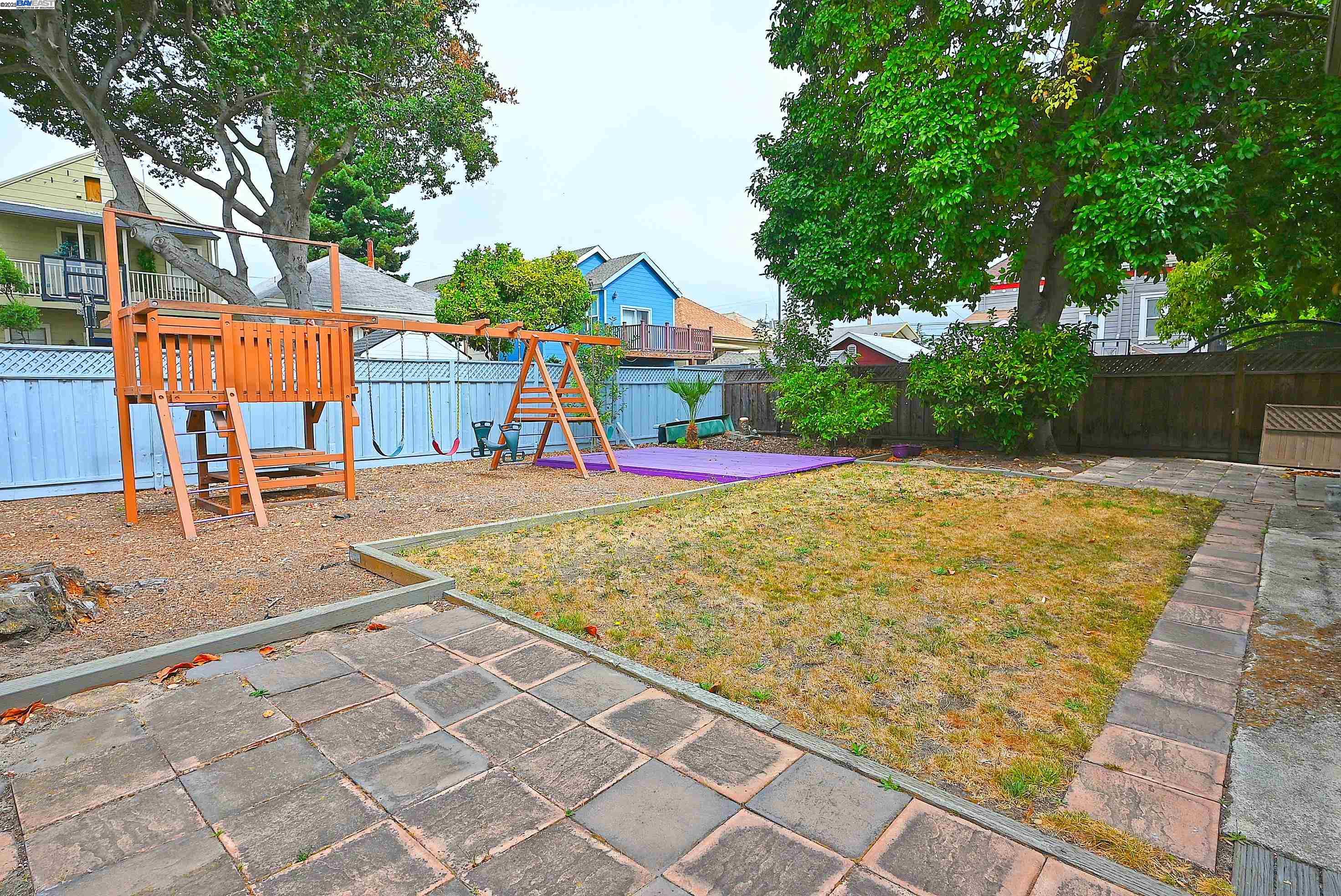 Detail Gallery Image 25 of 28 For 1613 Union St, Alameda,  CA 94501 - 2 Beds | 1 Baths