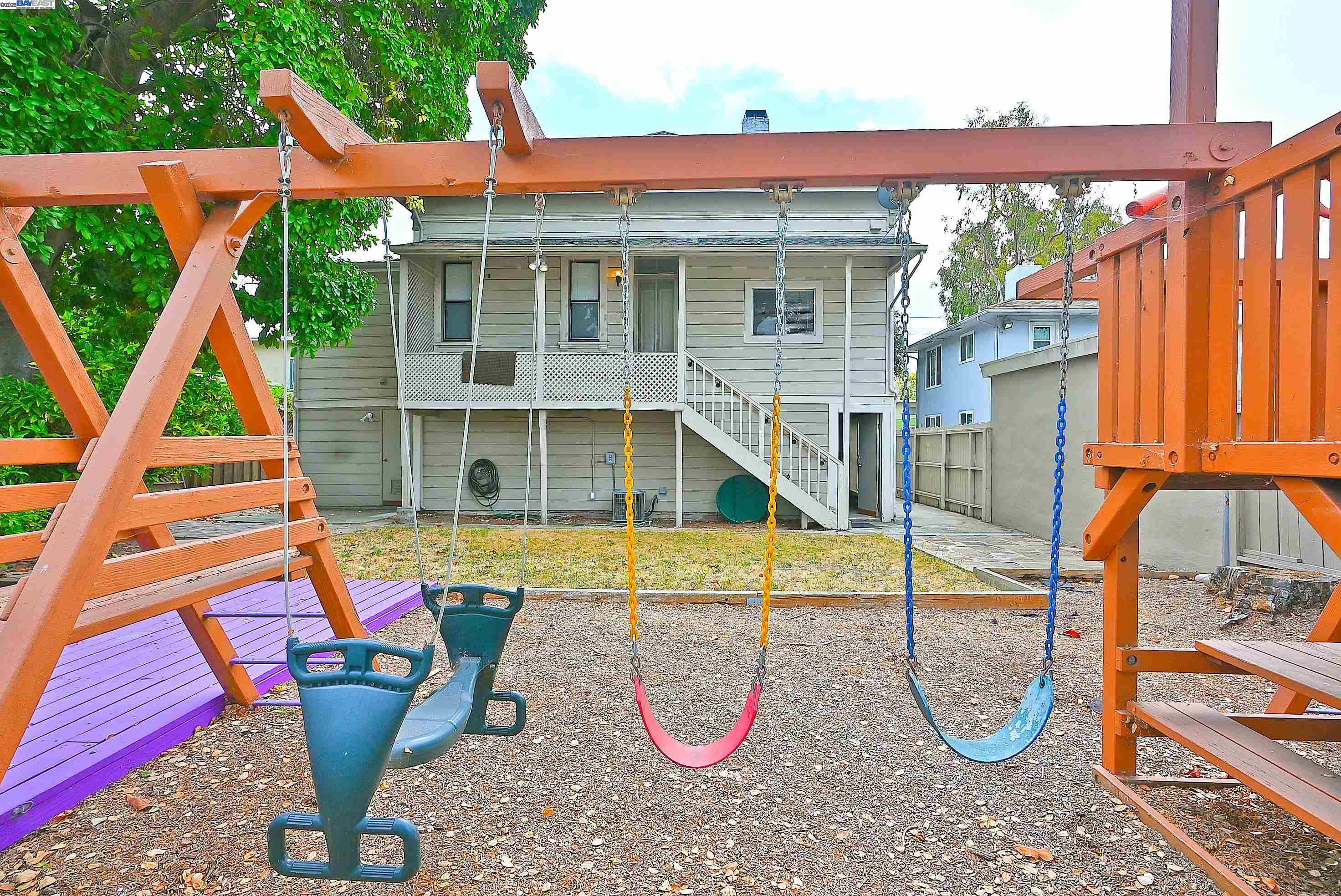 Detail Gallery Image 27 of 28 For 1613 Union St, Alameda,  CA 94501 - 2 Beds | 1 Baths