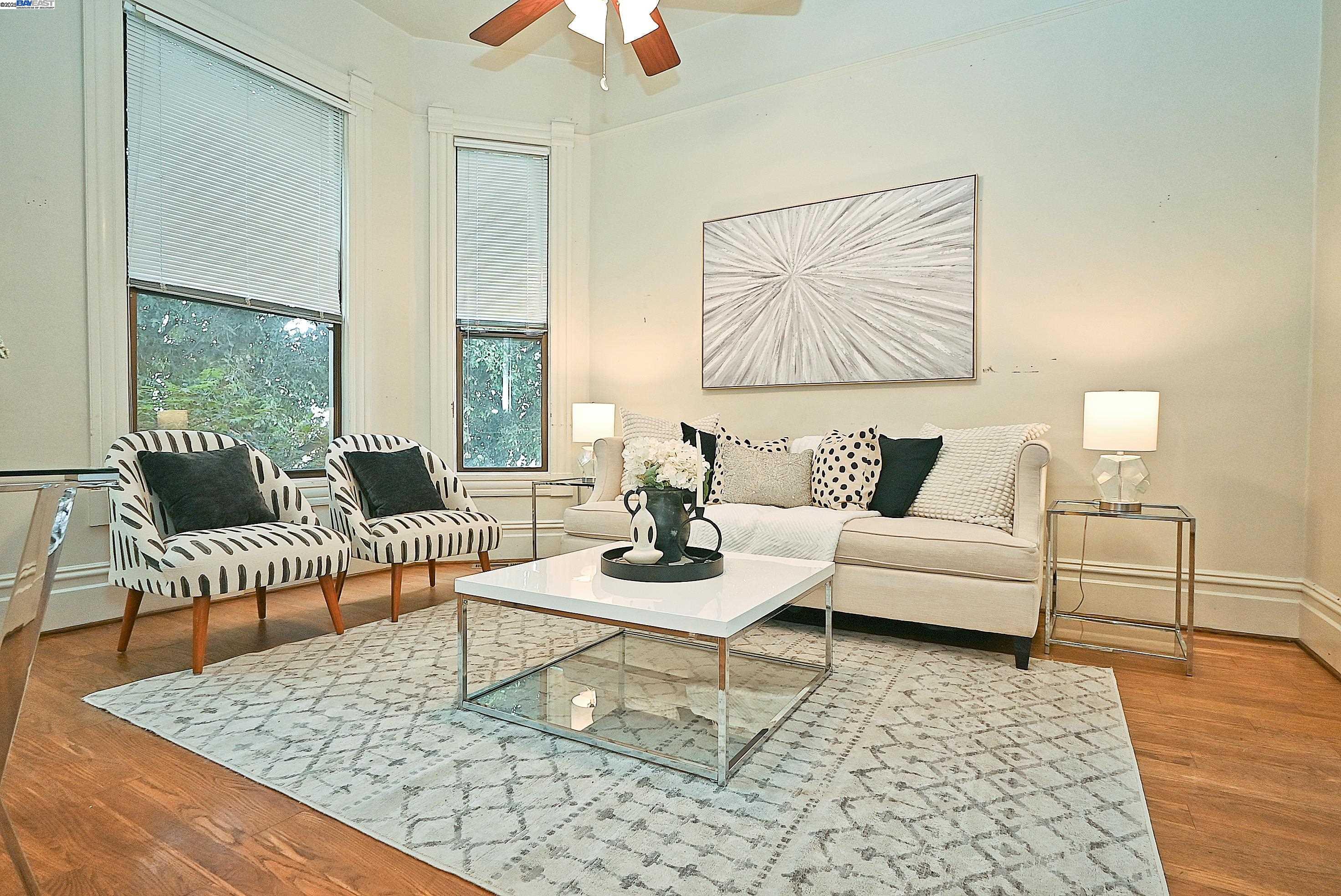 Detail Gallery Image 5 of 28 For 1613 Union St, Alameda,  CA 94501 - 2 Beds | 1 Baths
