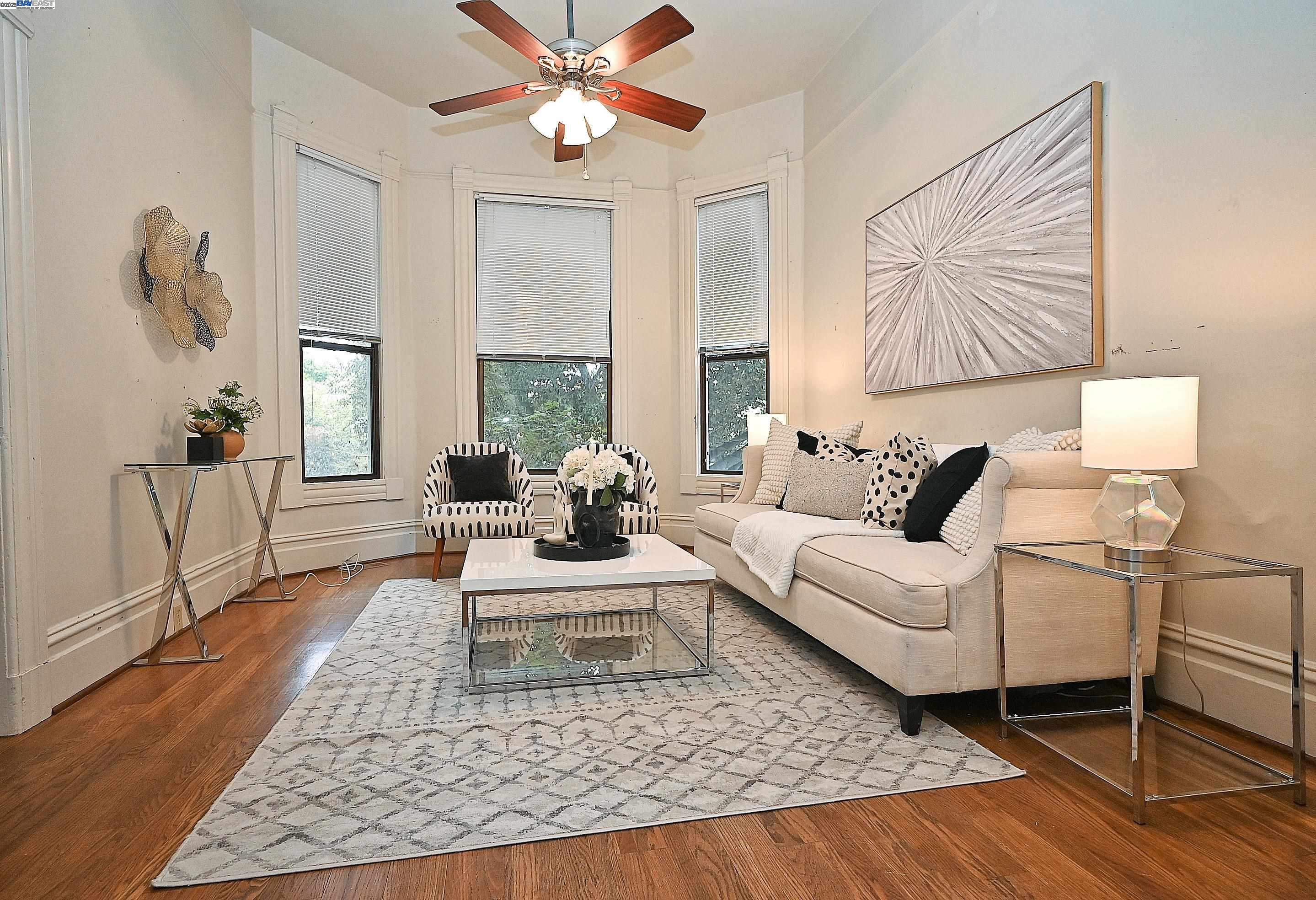 Detail Gallery Image 6 of 28 For 1613 Union St, Alameda,  CA 94501 - 2 Beds | 1 Baths