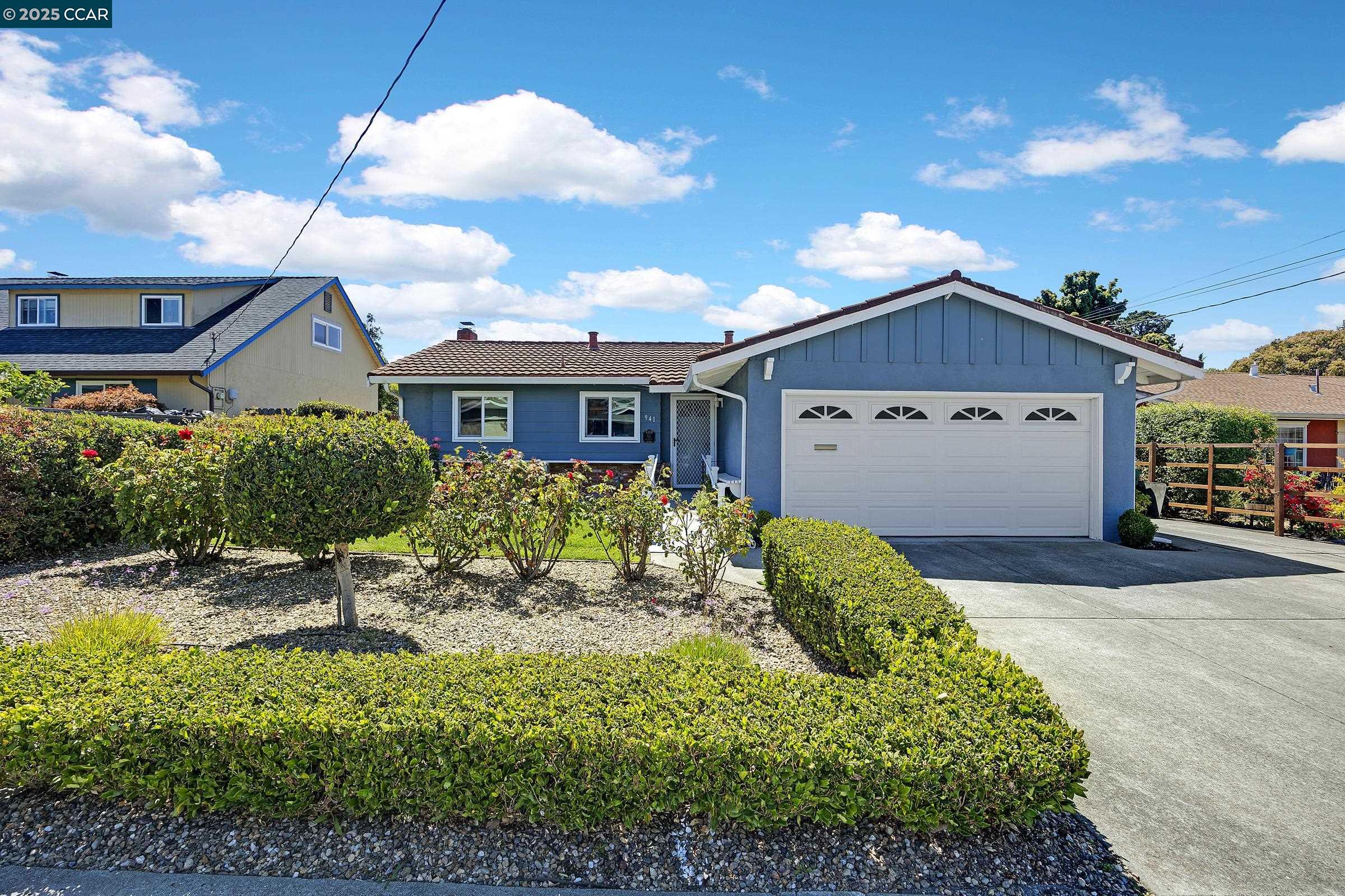 Detail Gallery Image 1 of 33 For 941 Kittery Way, Pinole,  CA 94564 - 4 Beds | 2 Baths