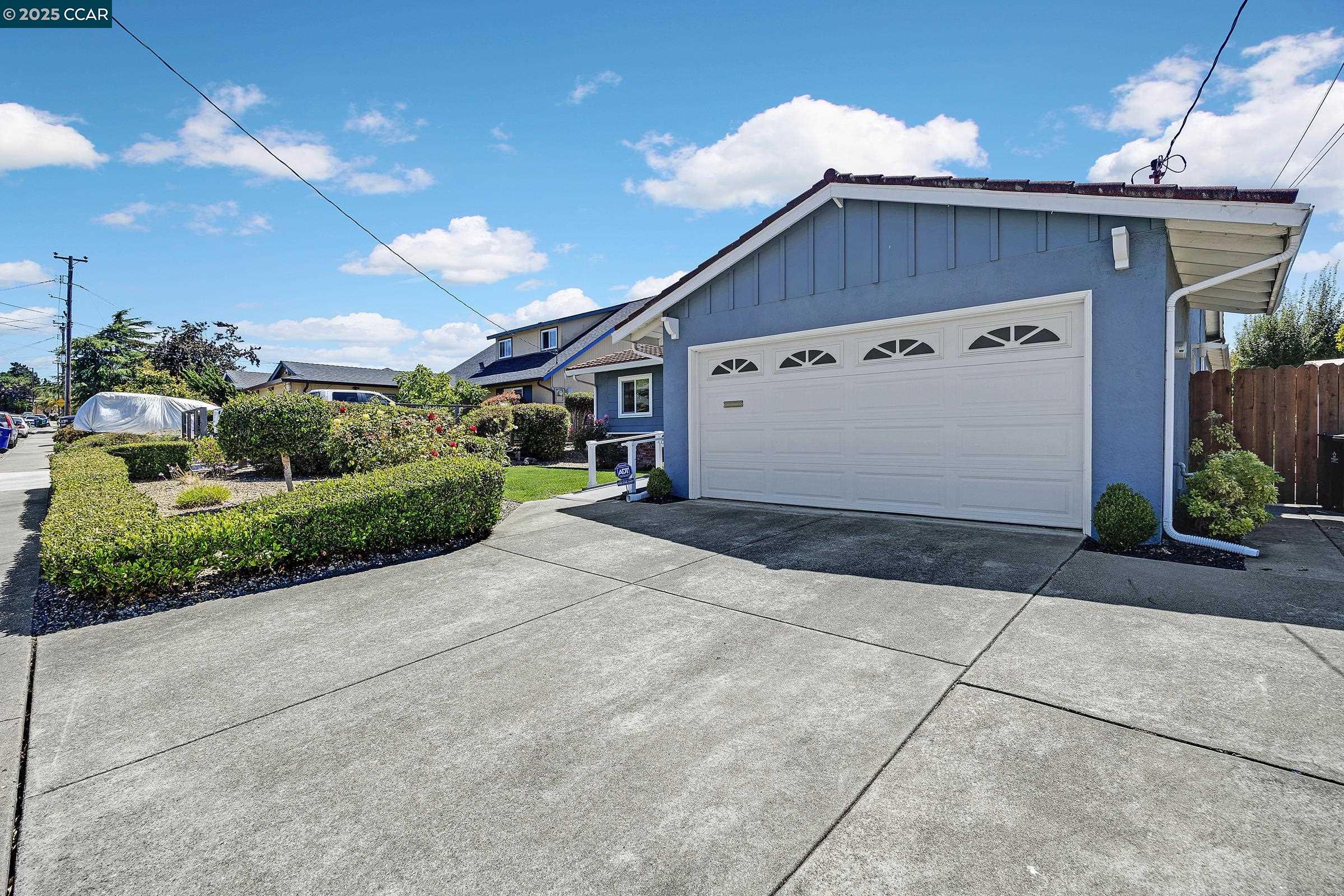 Detail Gallery Image 2 of 33 For 941 Kittery Way, Pinole,  CA 94564 - 4 Beds | 2 Baths